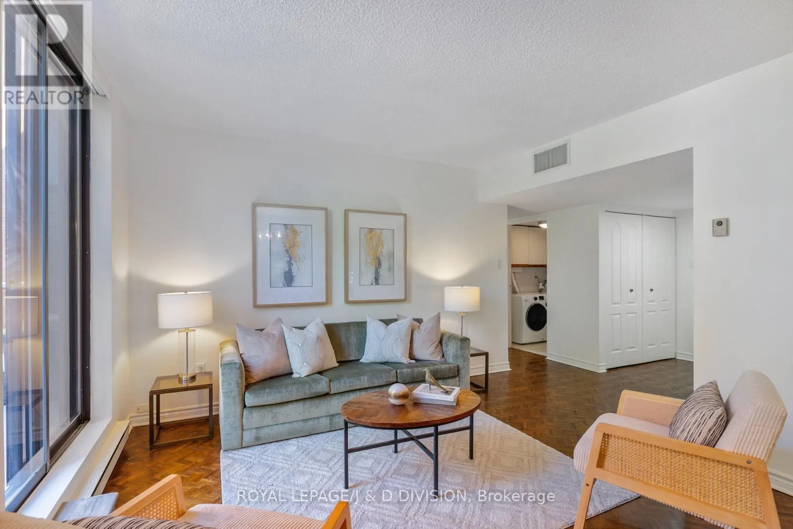 305 - 30 GLEN ELM AVENUE