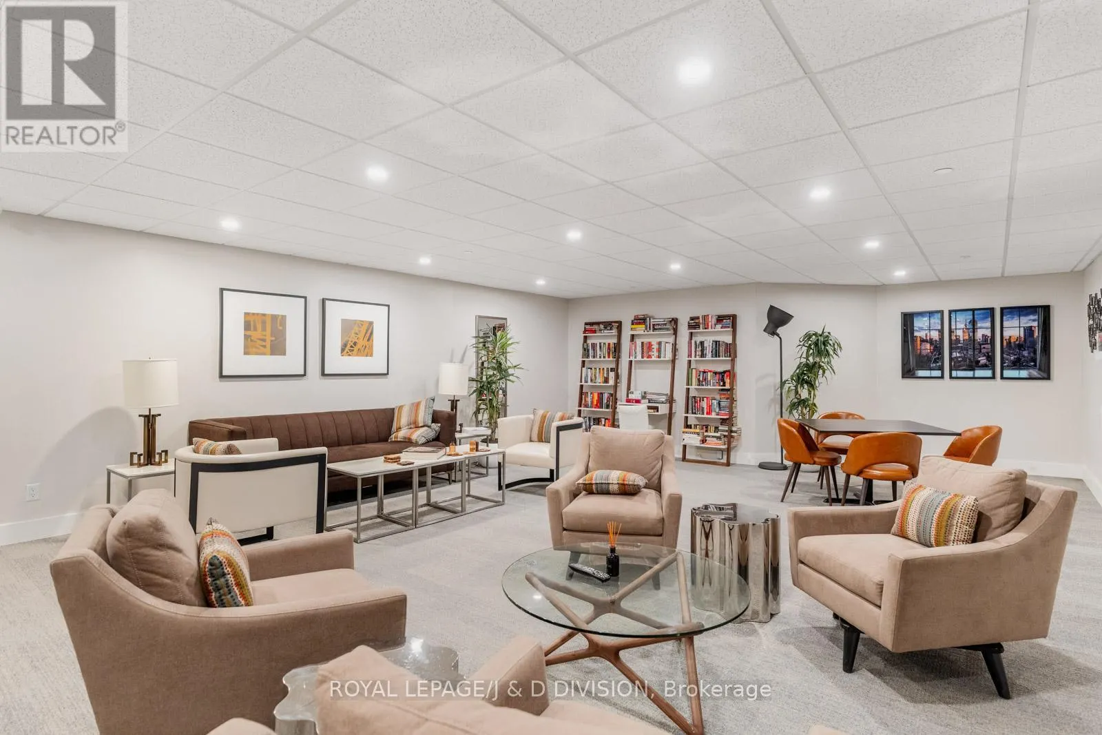 305 - 30 GLEN ELM AVENUE