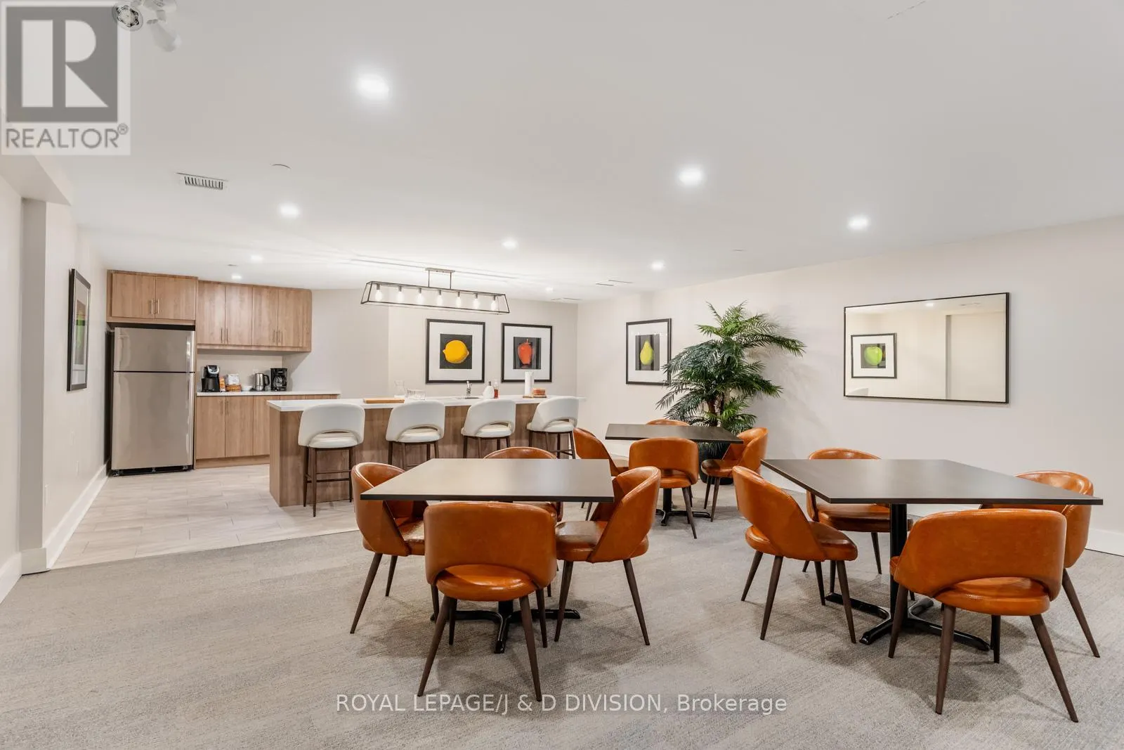 305 - 30 GLEN ELM AVENUE