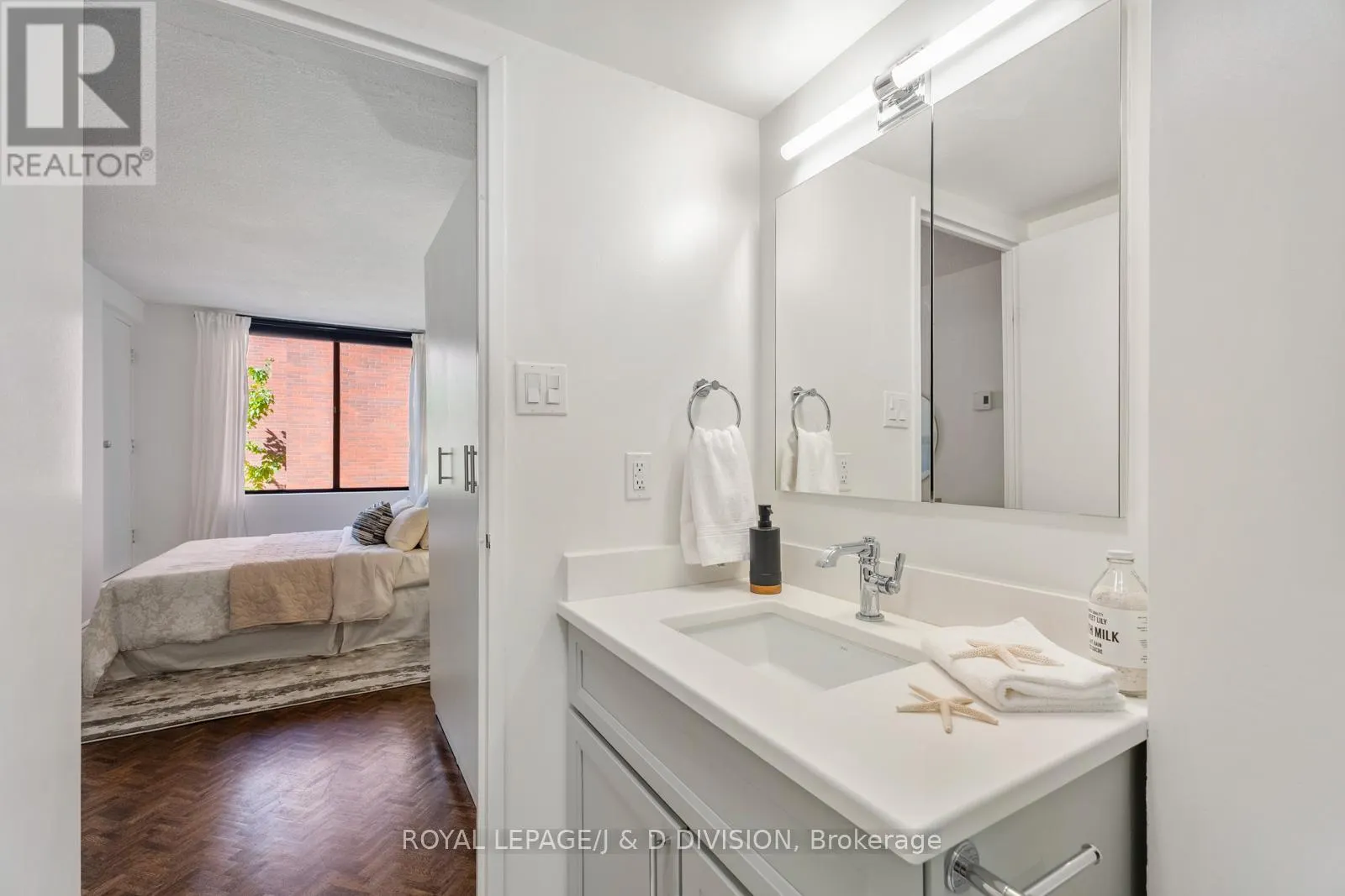 305 - 30 GLEN ELM AVENUE