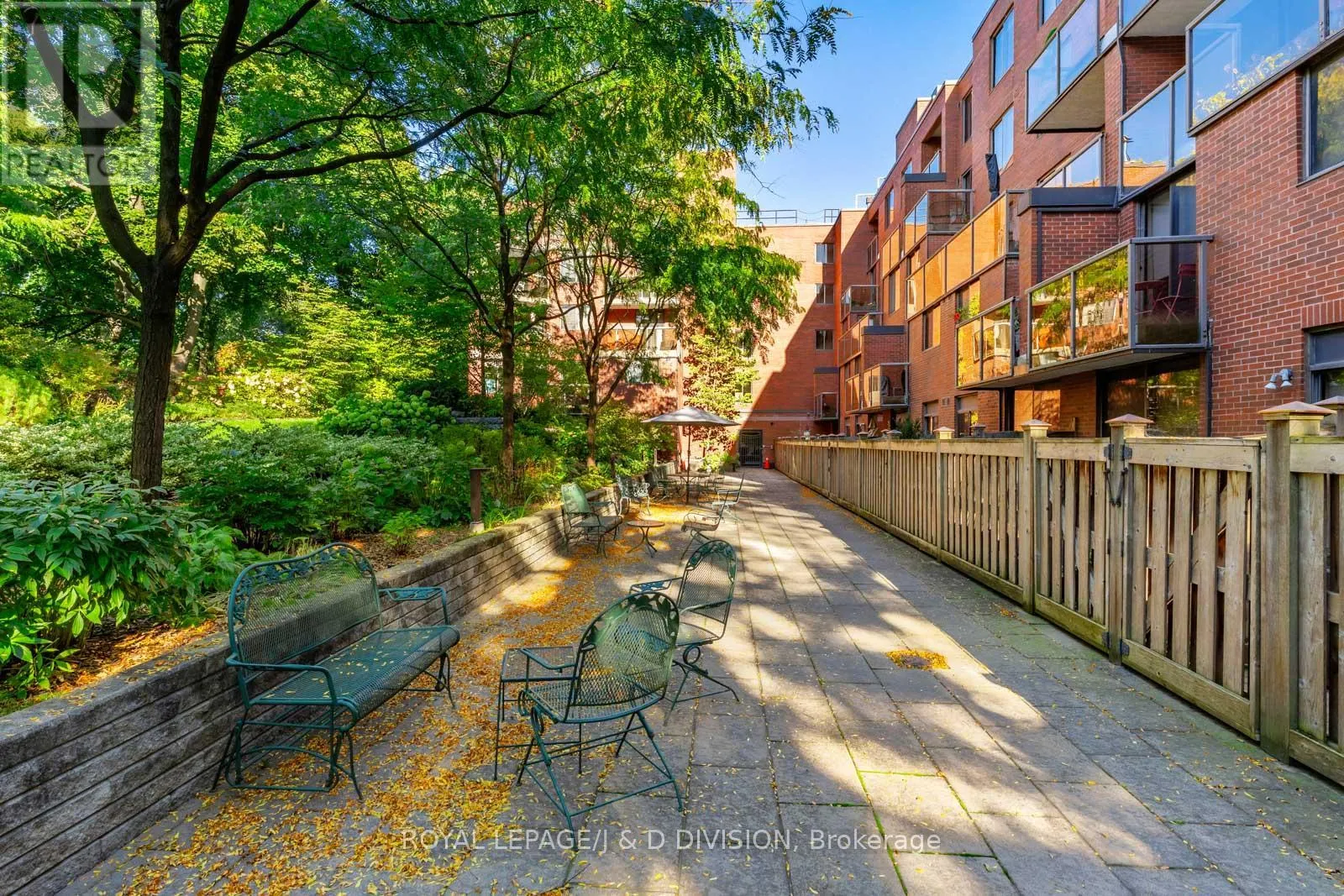 305 - 30 GLEN ELM AVENUE