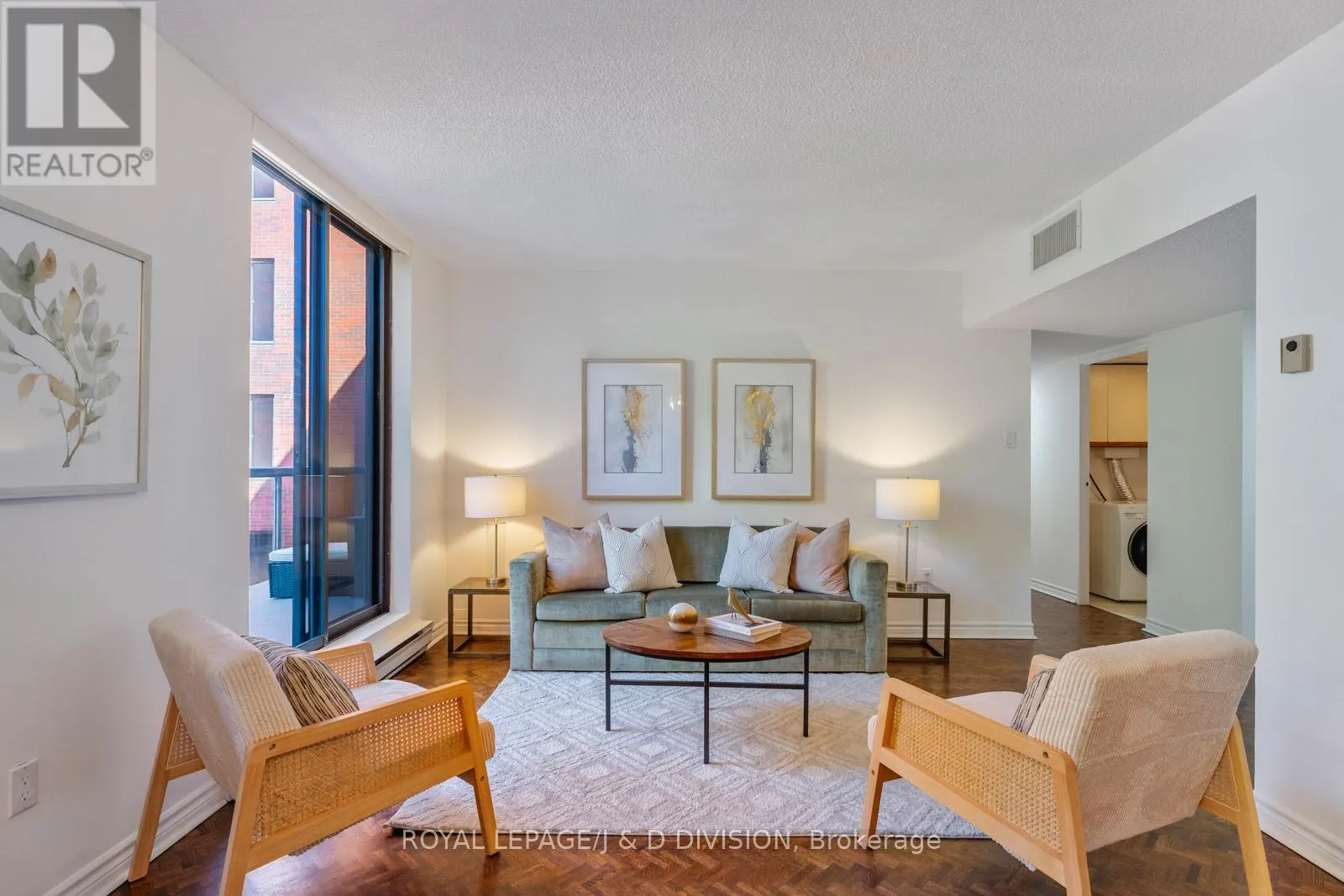 305 - 30 GLEN ELM AVENUE