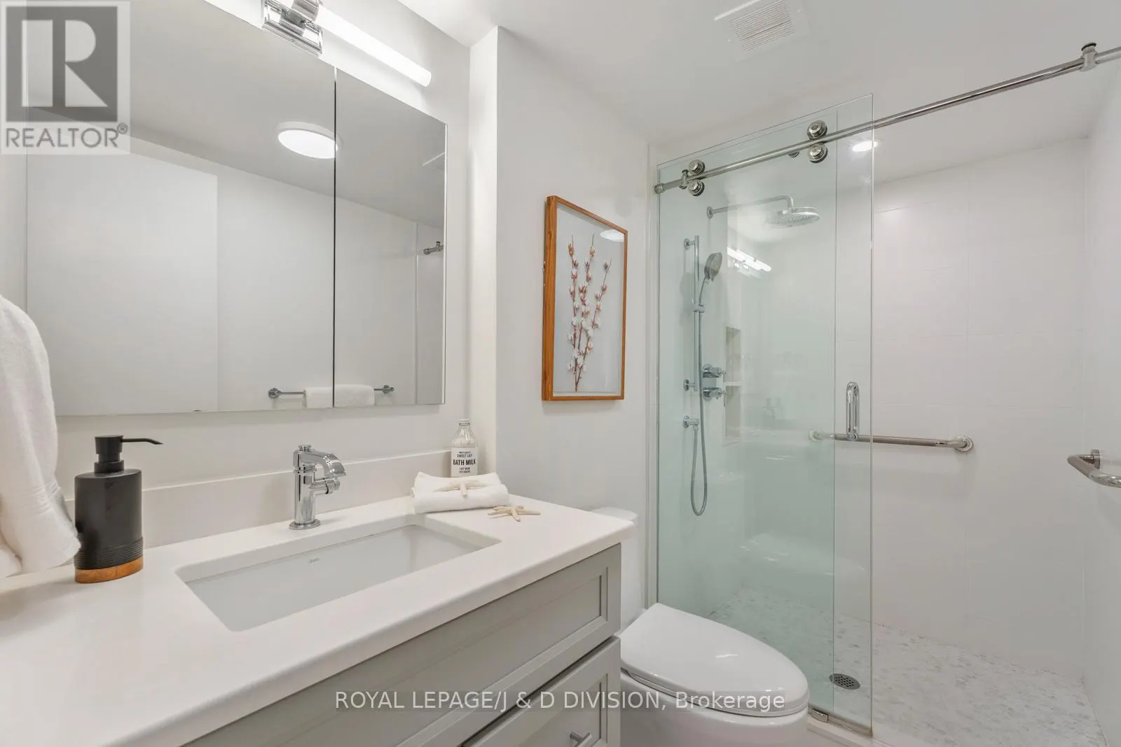 305 - 30 GLEN ELM AVENUE