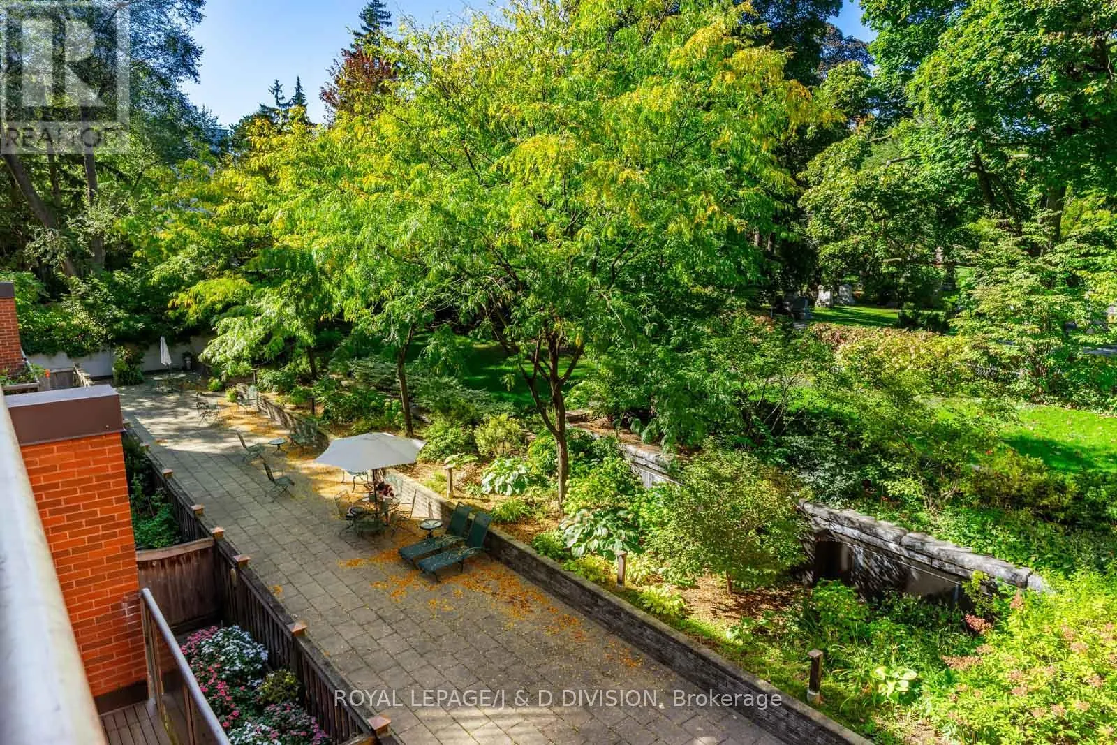 305 - 30 GLEN ELM AVENUE