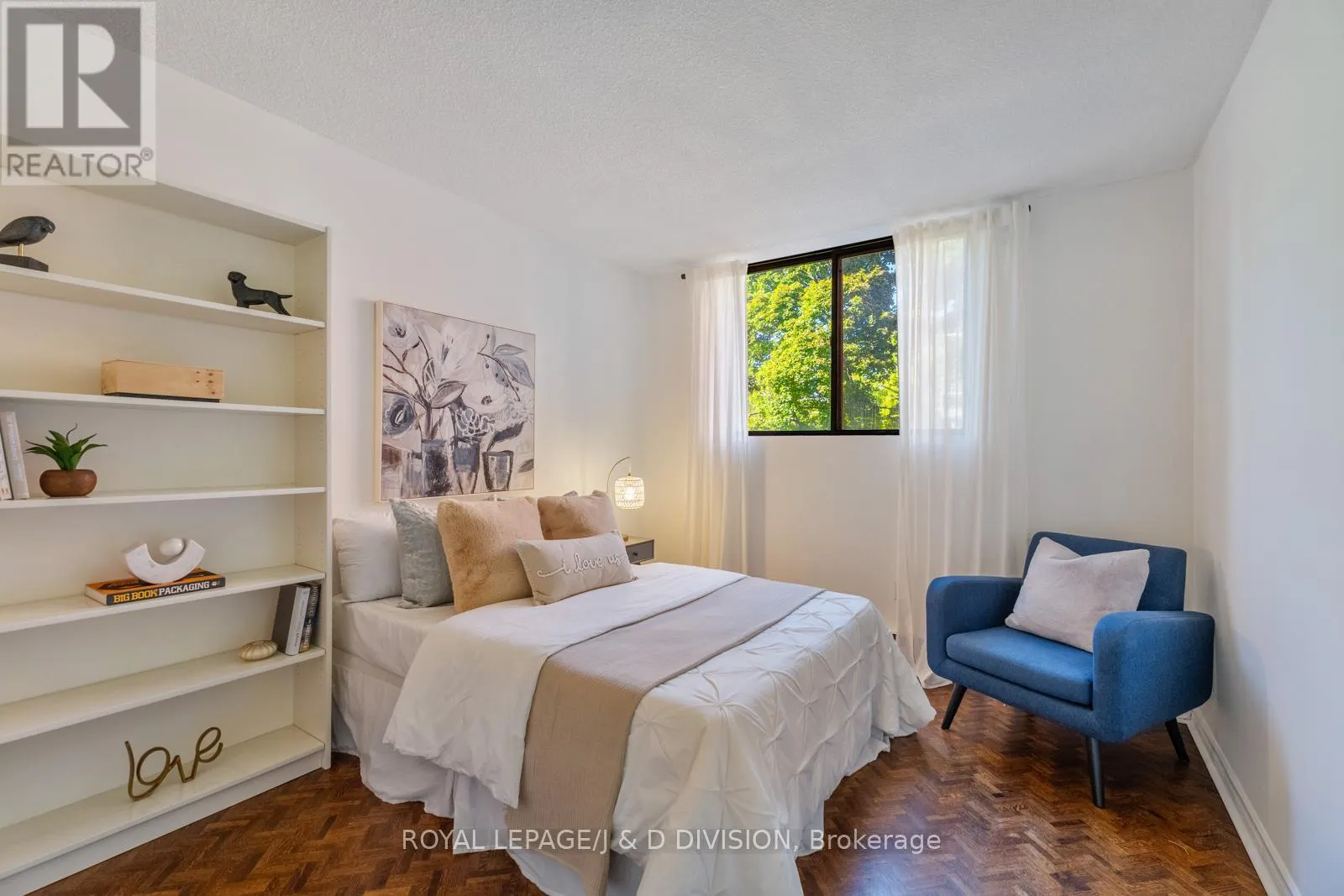 305 - 30 GLEN ELM AVENUE