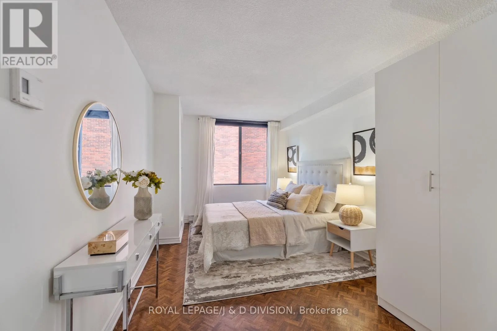 305 - 30 GLEN ELM AVENUE