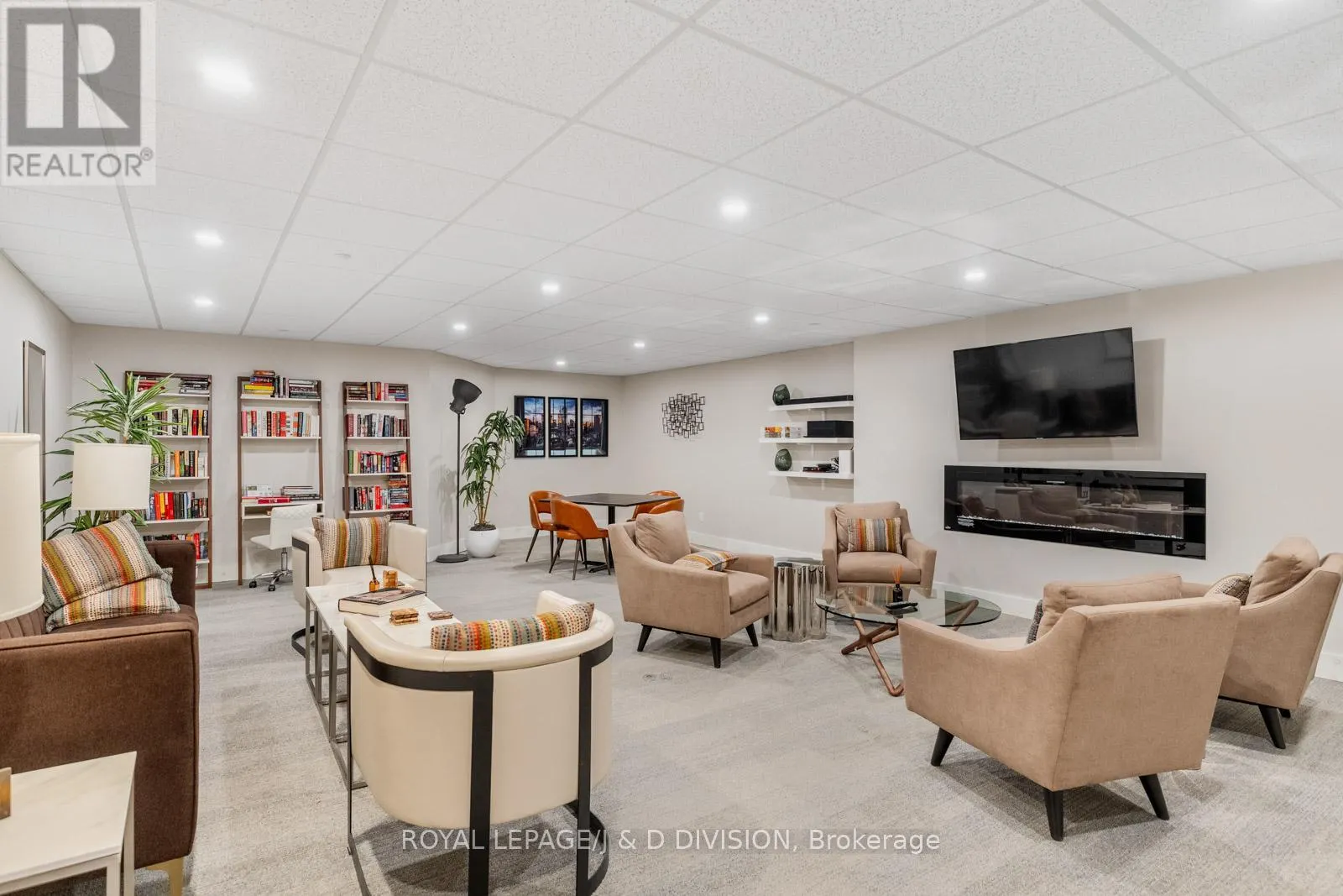 305 - 30 GLEN ELM AVENUE