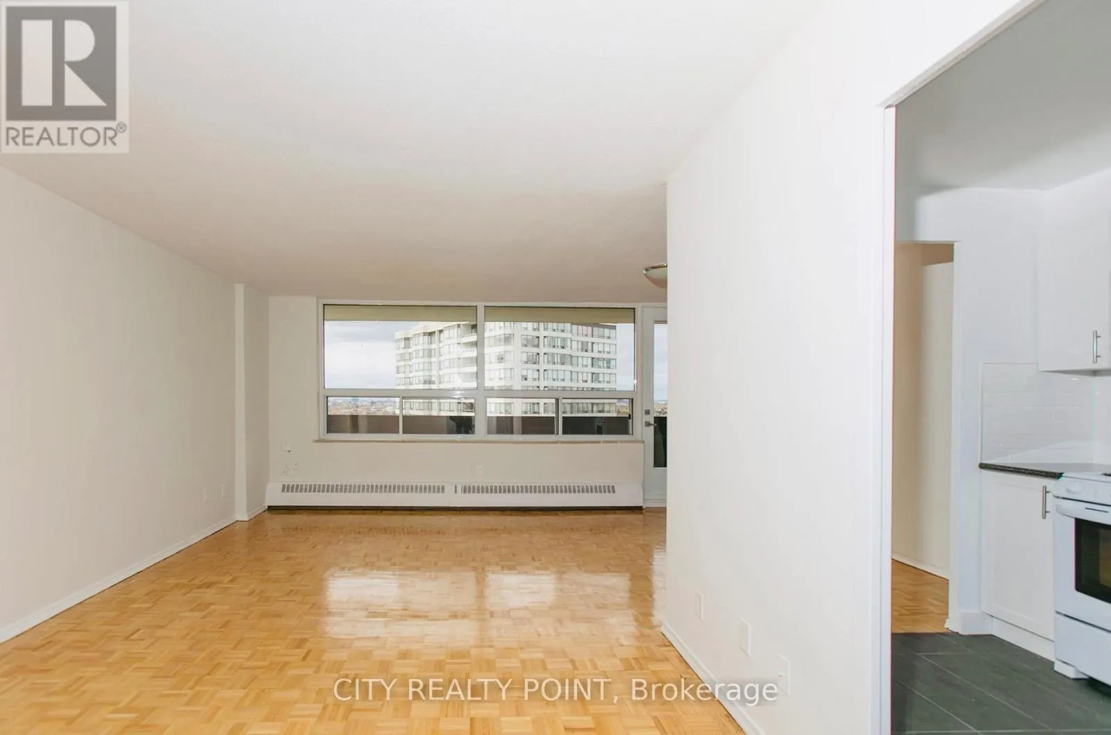 711 - 6200 BATHURST STREET