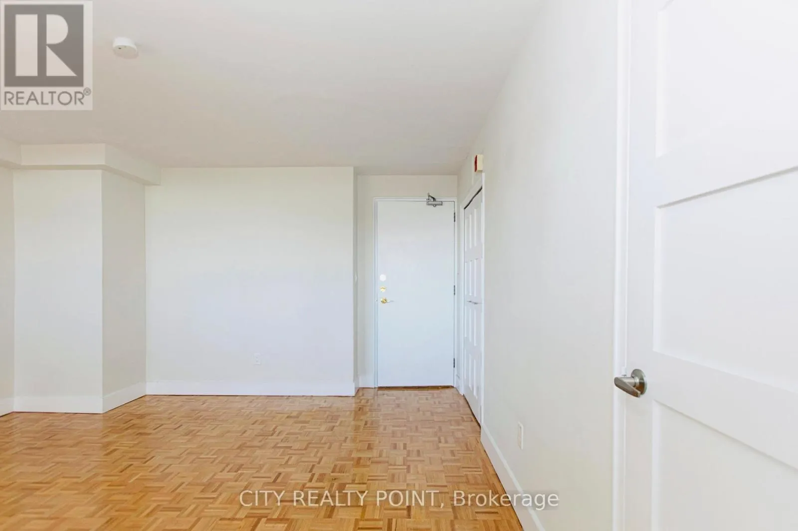 302 - 490 EGLINTON AVENUE E