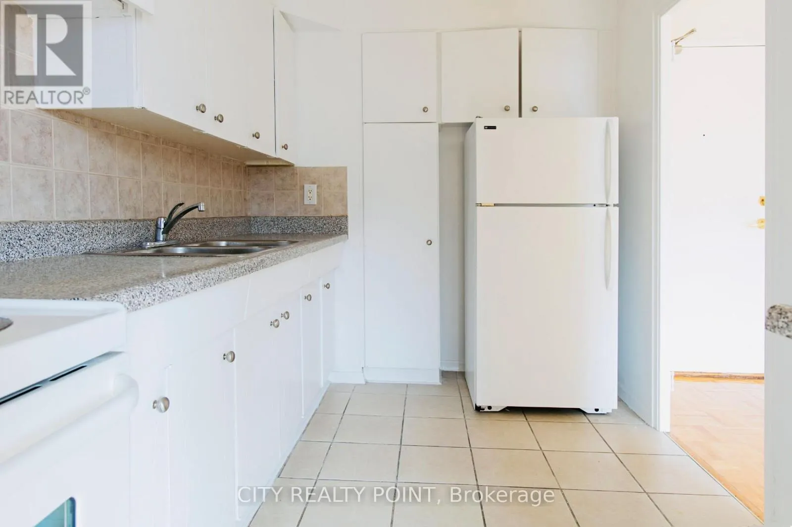 302 - 490 EGLINTON AVENUE E