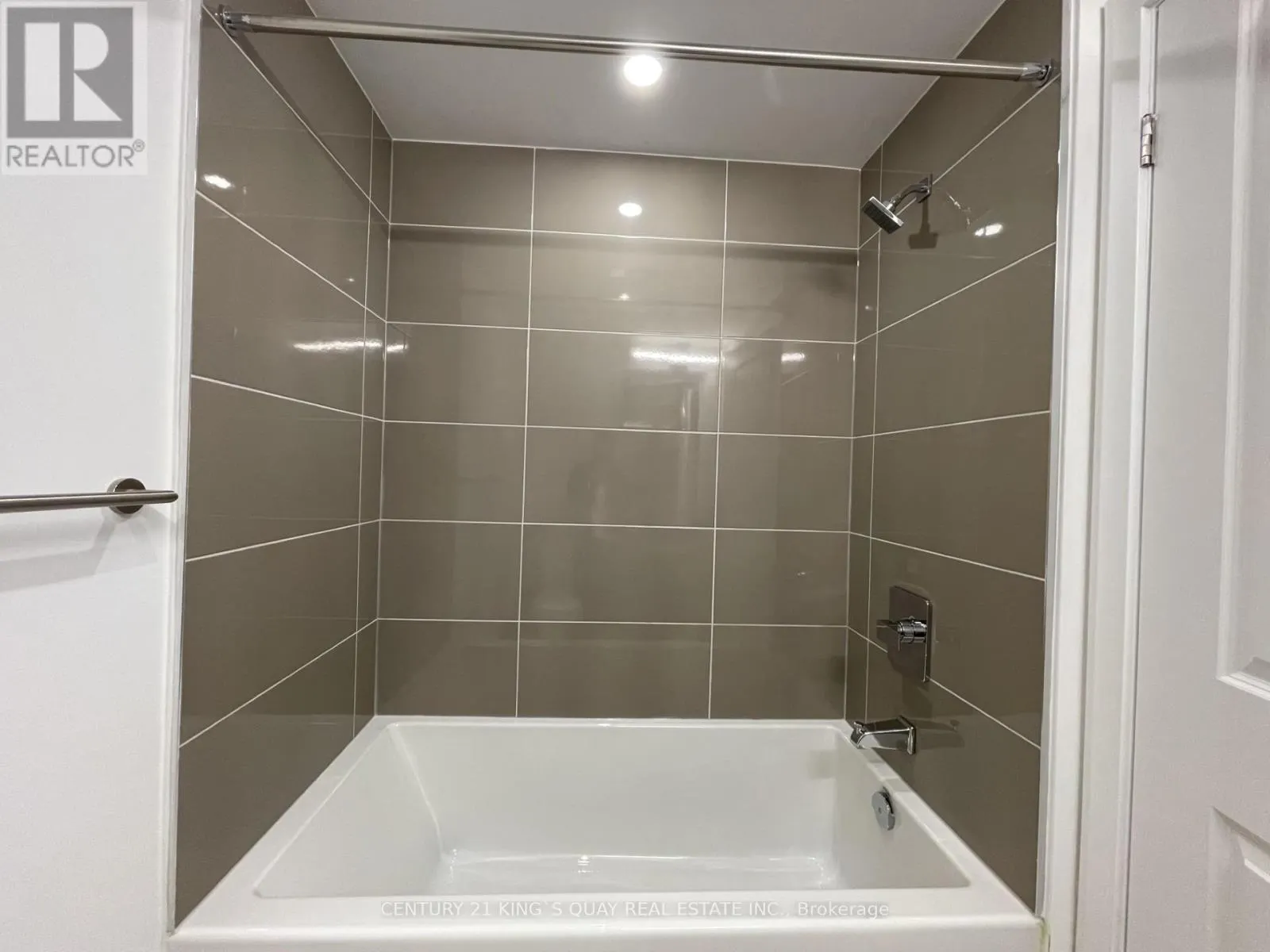 3807 - 395 BLOOR STREET E