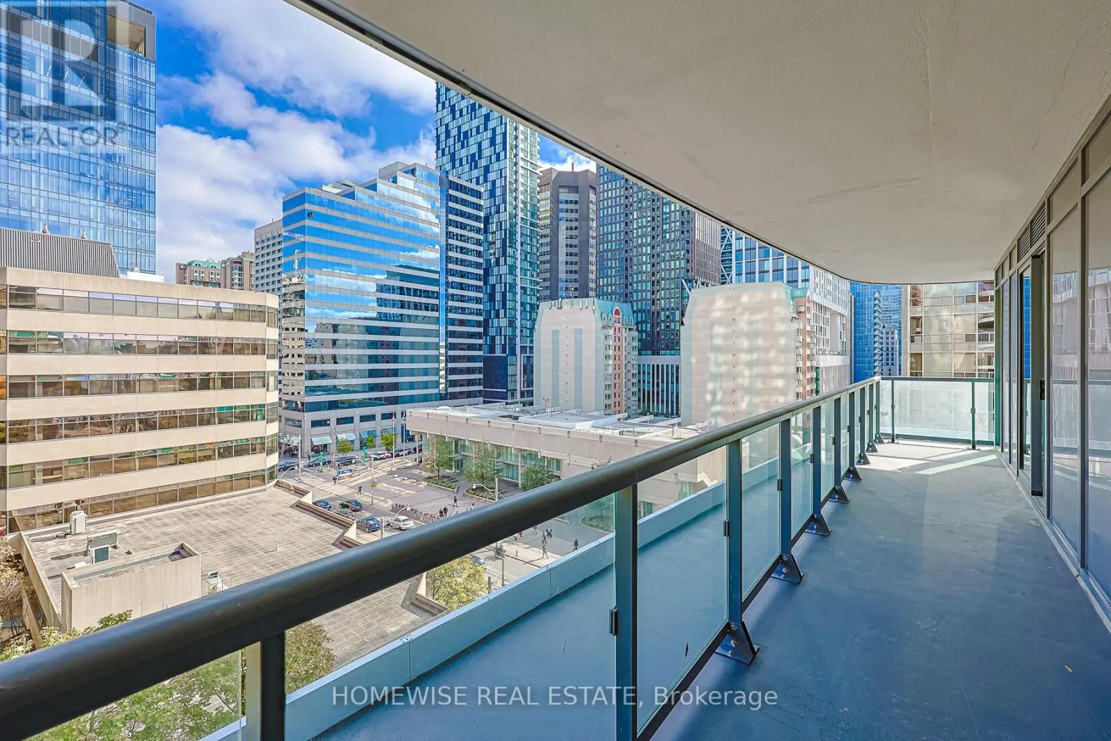 604 - 280 DUNDAS STREET W