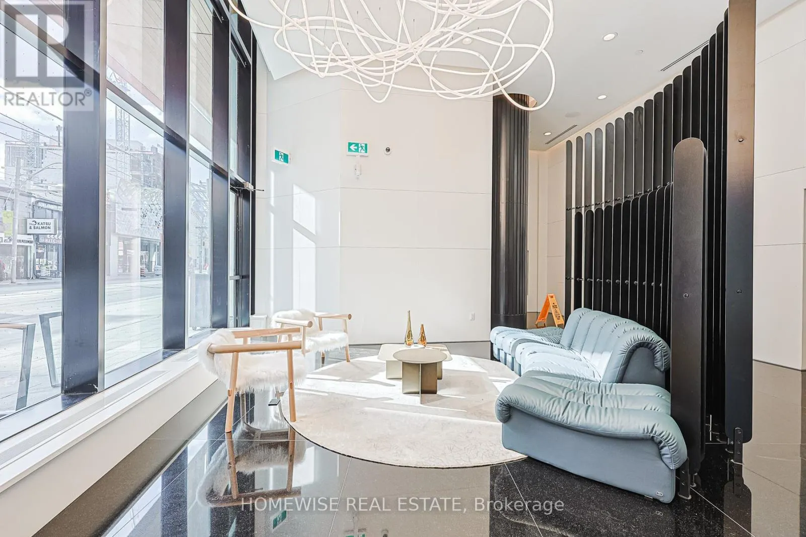 604 - 280 DUNDAS STREET W