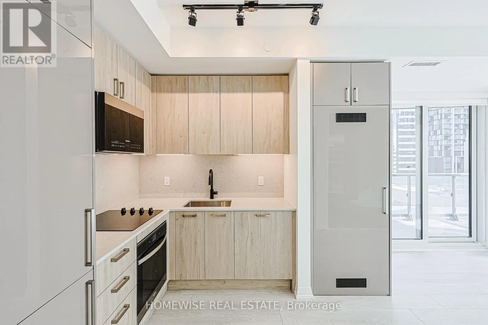 604 - 280 DUNDAS STREET W