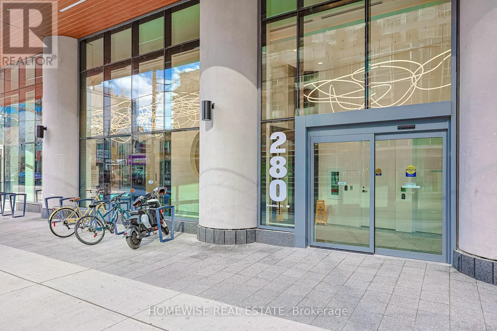 604 - 280 DUNDAS STREET W