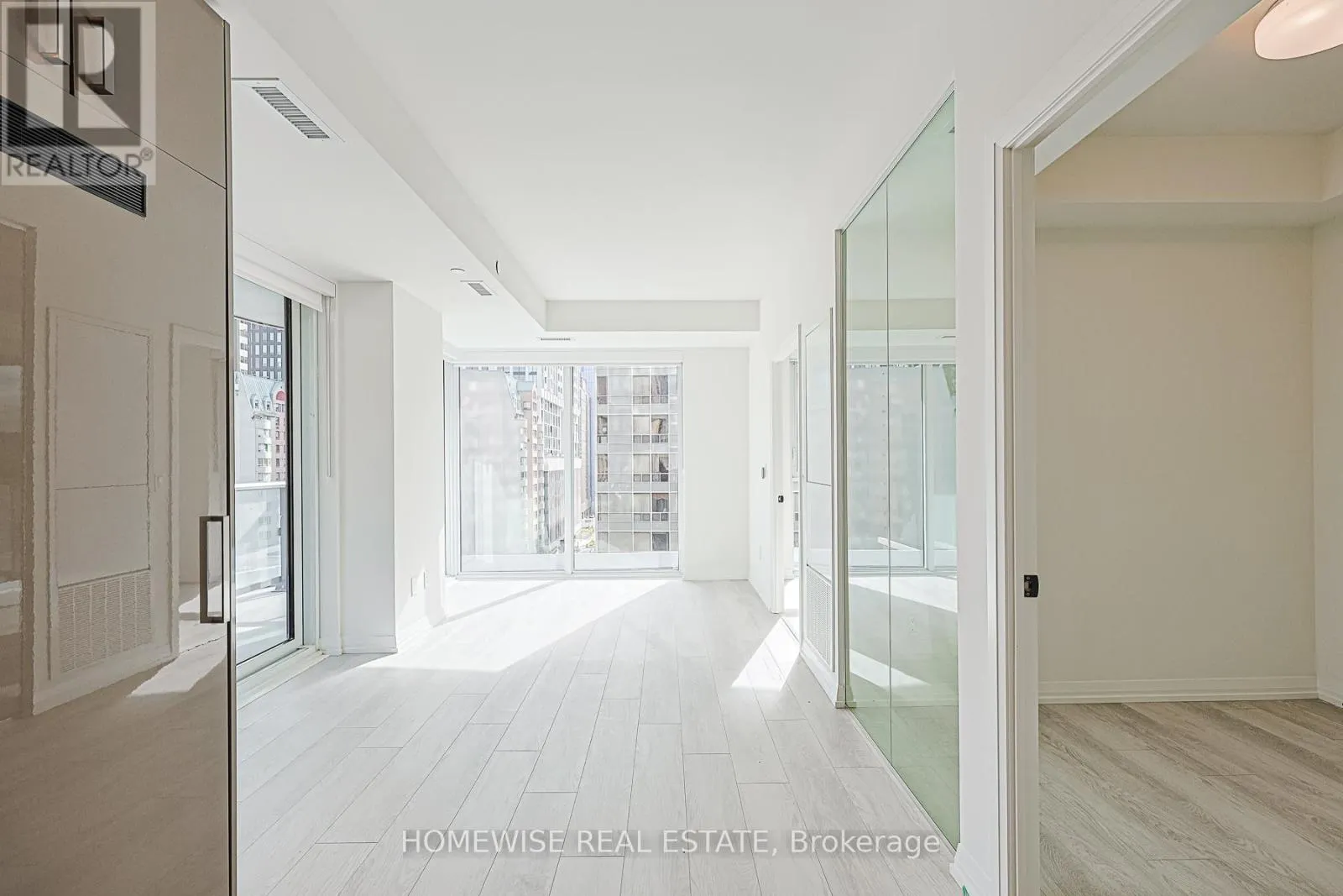 604 - 280 DUNDAS STREET W