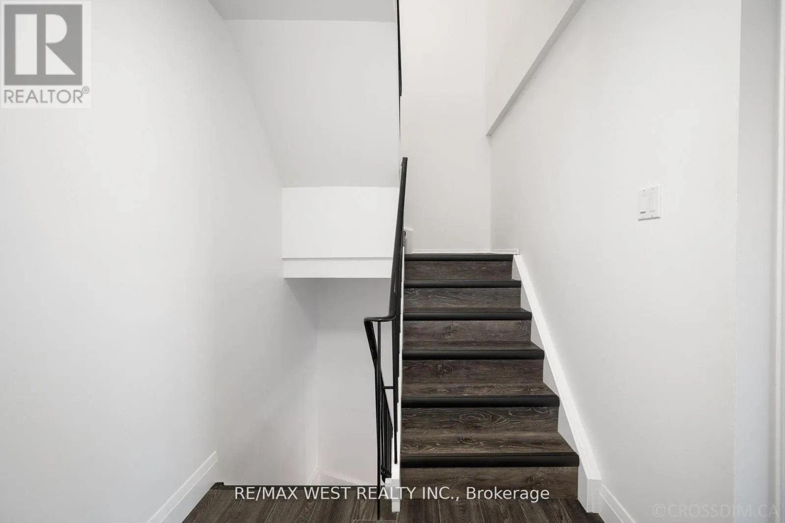 236 - 165 CHEROKEE BOULEVARD N