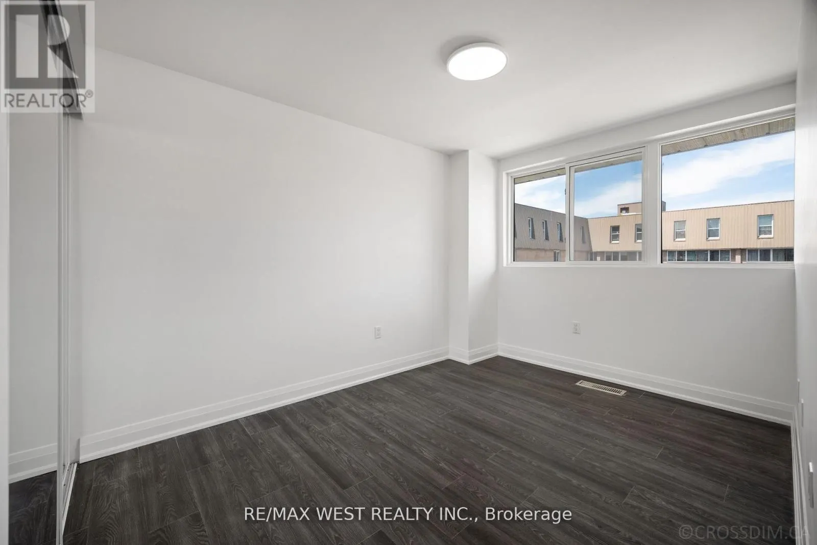 236 - 165 CHEROKEE BOULEVARD N