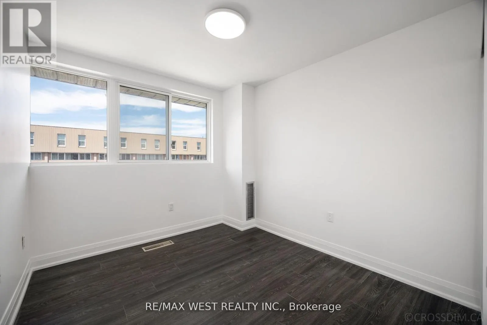 236 - 165 CHEROKEE BOULEVARD N