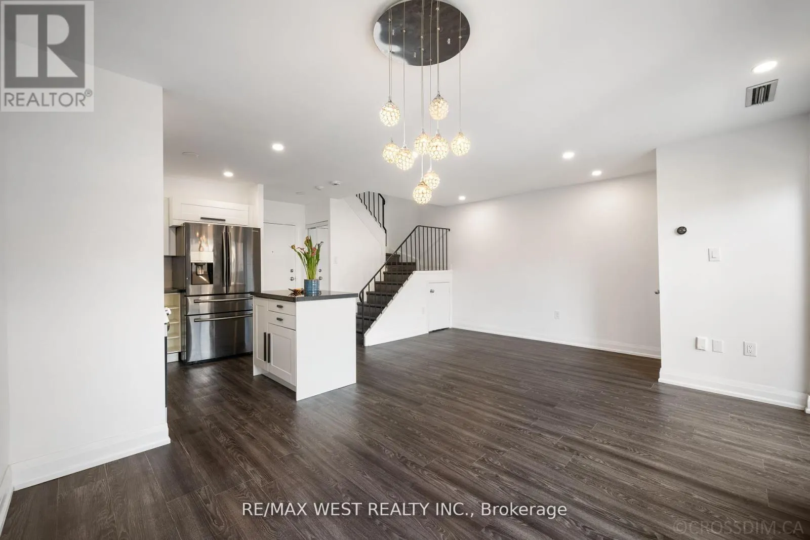 236 - 165 CHEROKEE BOULEVARD N