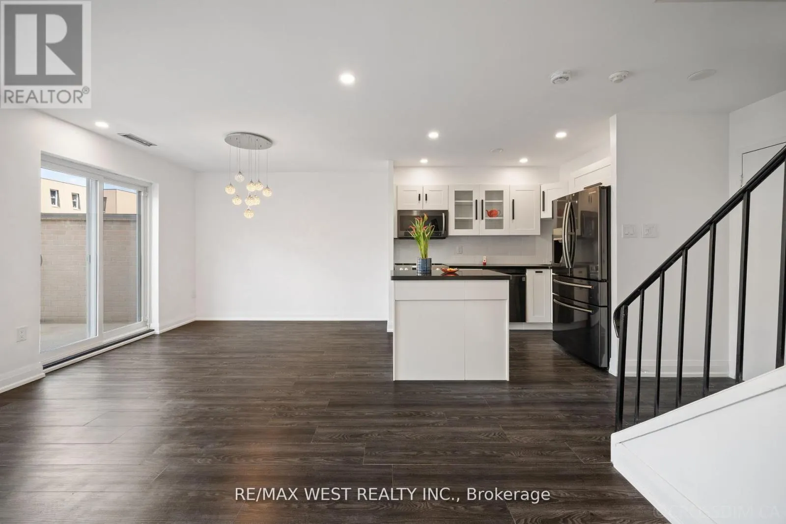 236 - 165 CHEROKEE BOULEVARD N