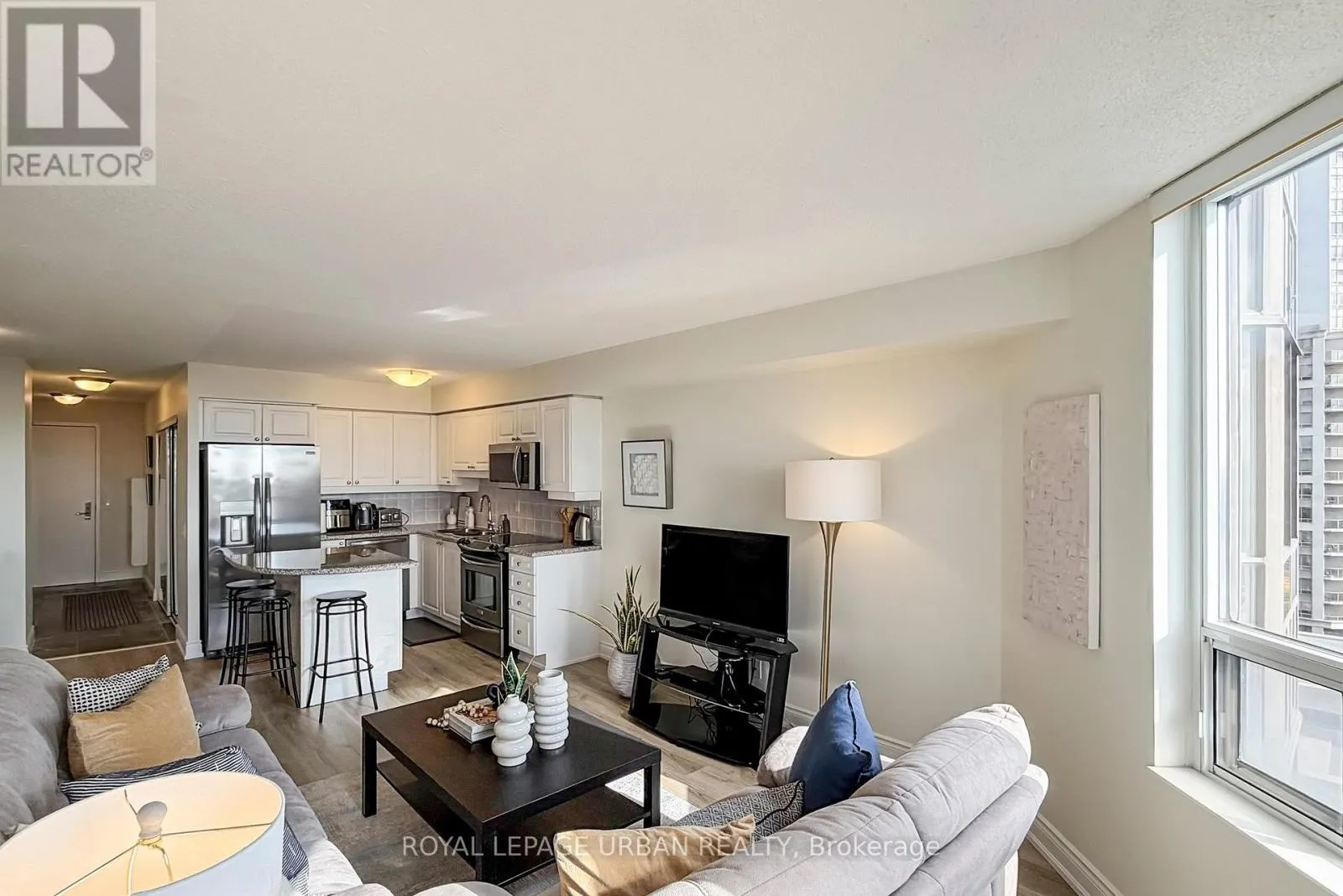 908 - 78 HARRISON GARDEN BOULEVARD