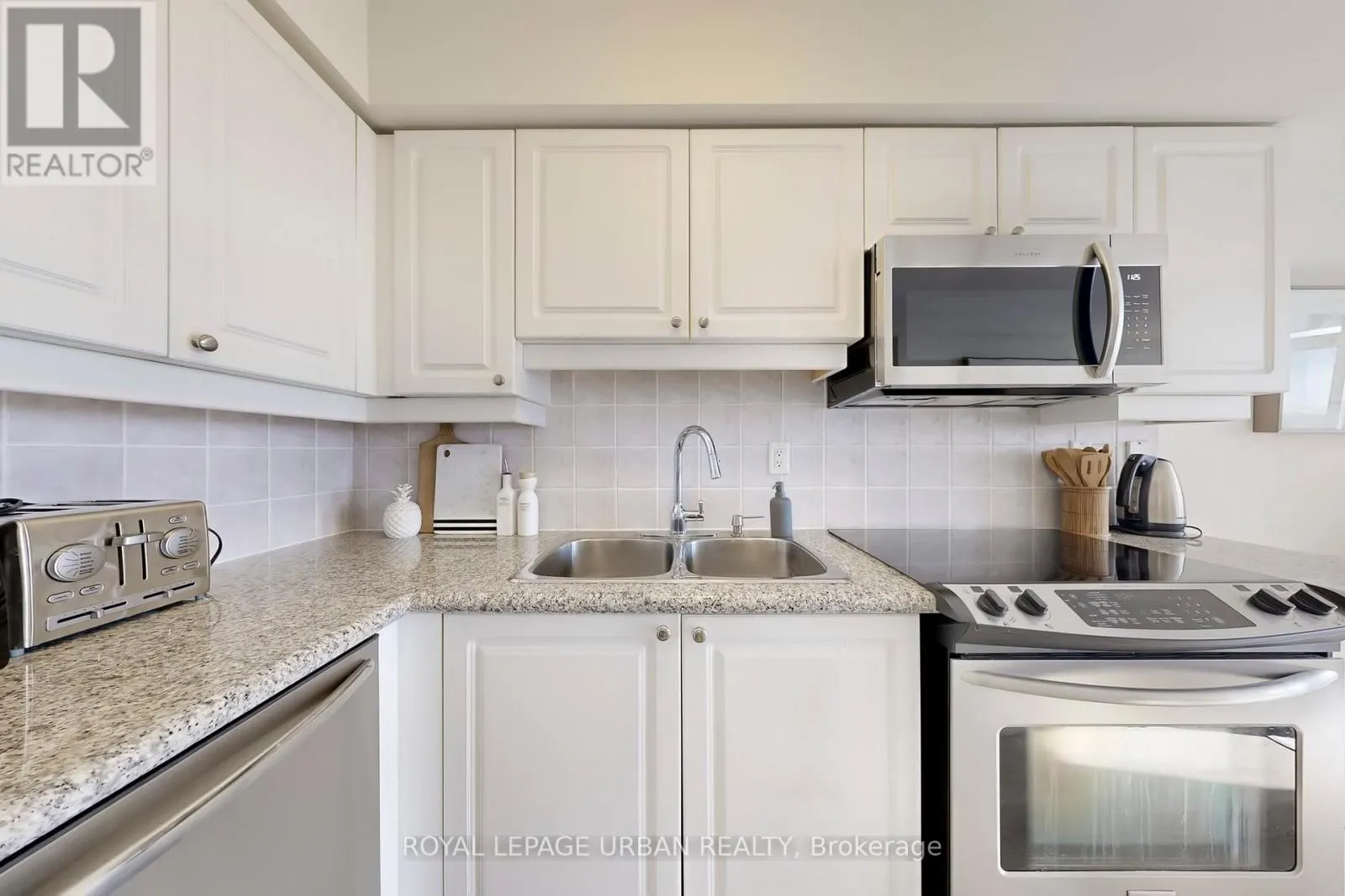 908 - 78 HARRISON GARDEN BOULEVARD