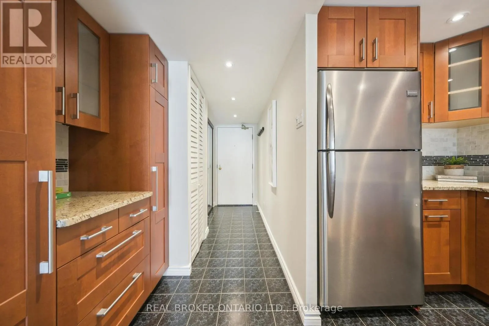 508 - 92 KING STREET E