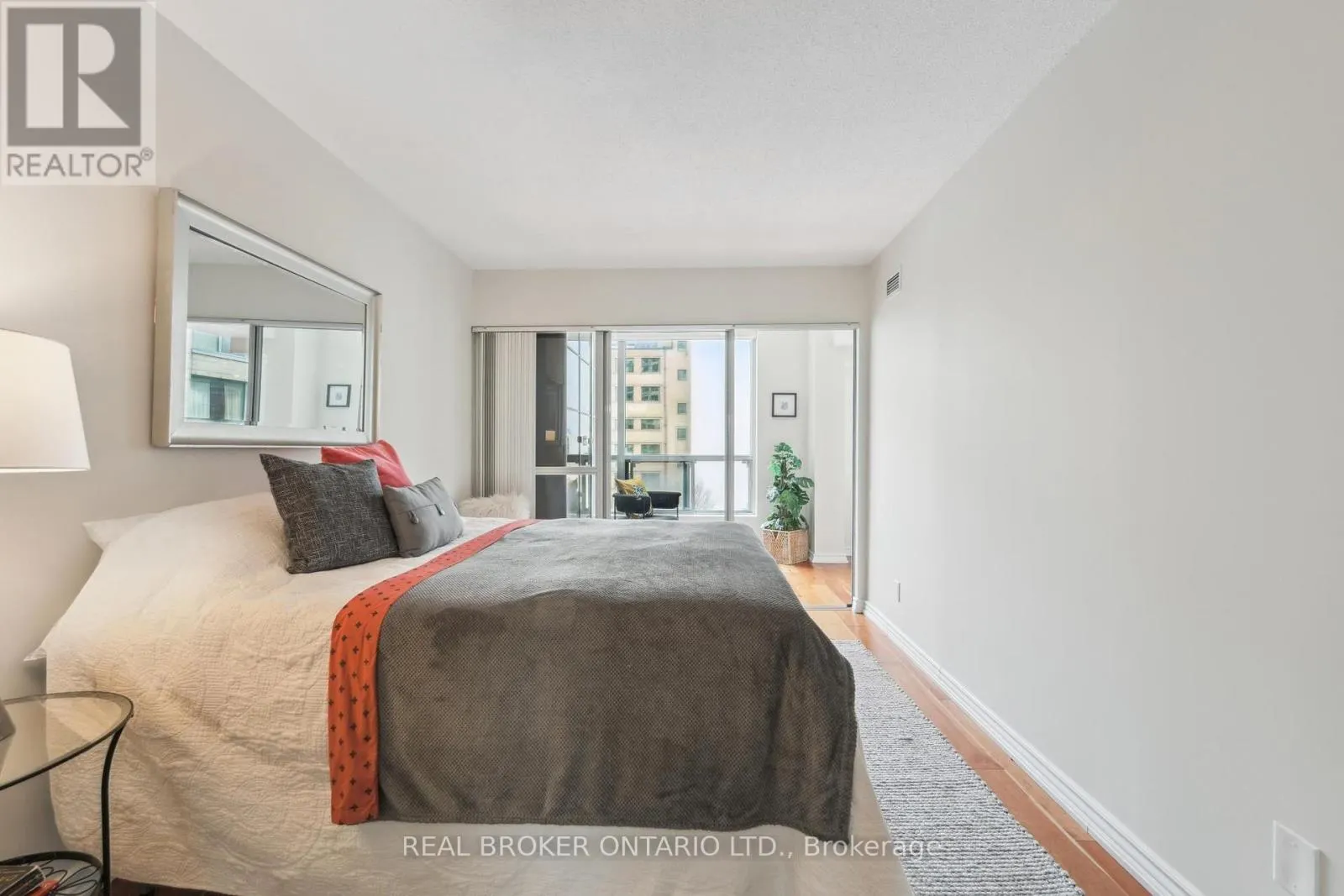 508 - 92 KING STREET E