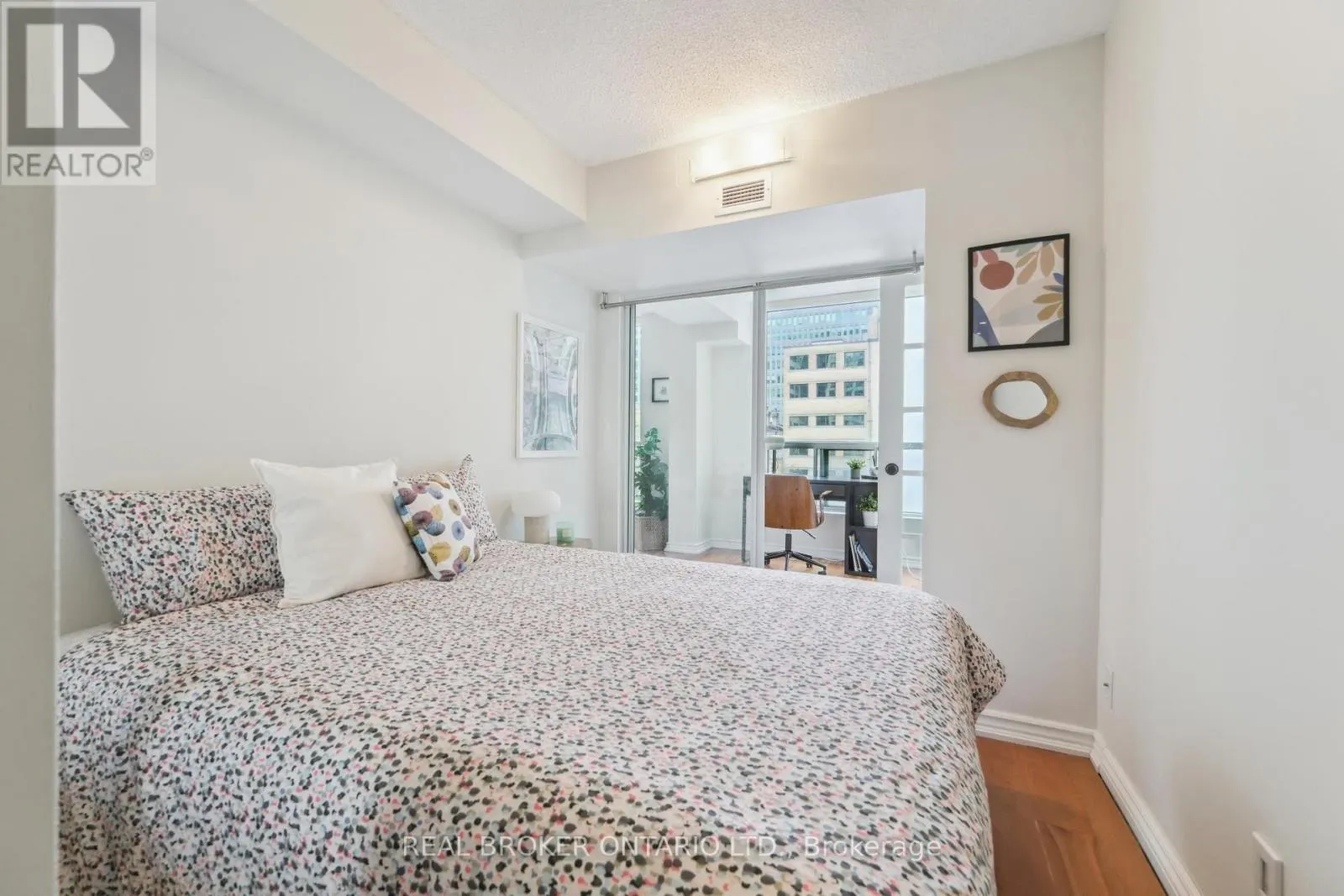 508 - 92 KING STREET E