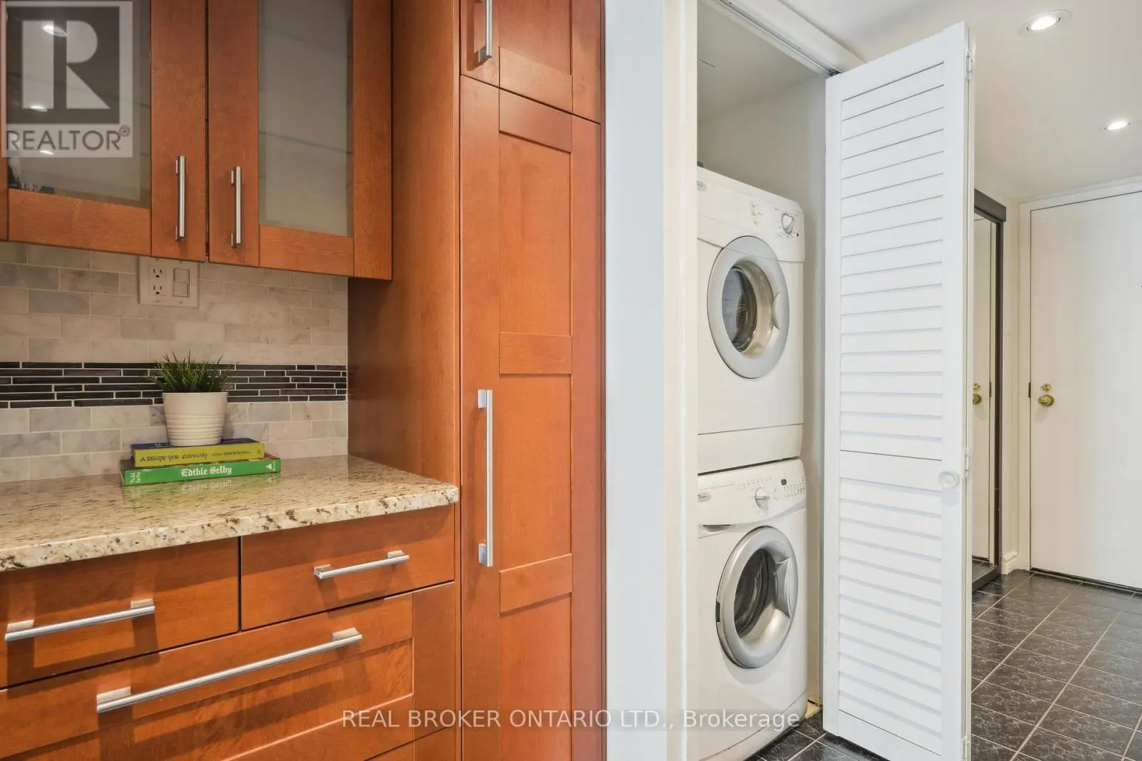 508 - 92 KING STREET E