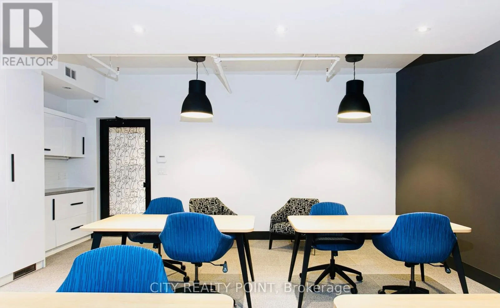 1401 - 666 SPADINA AVENUE