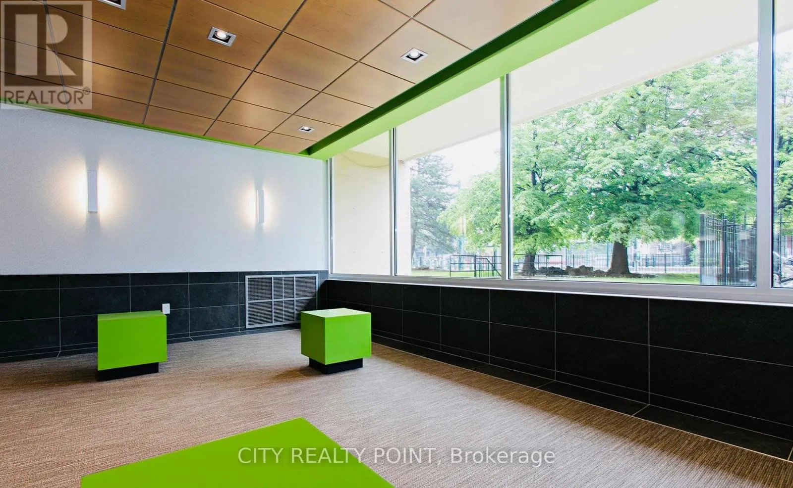 1401 - 666 SPADINA AVENUE