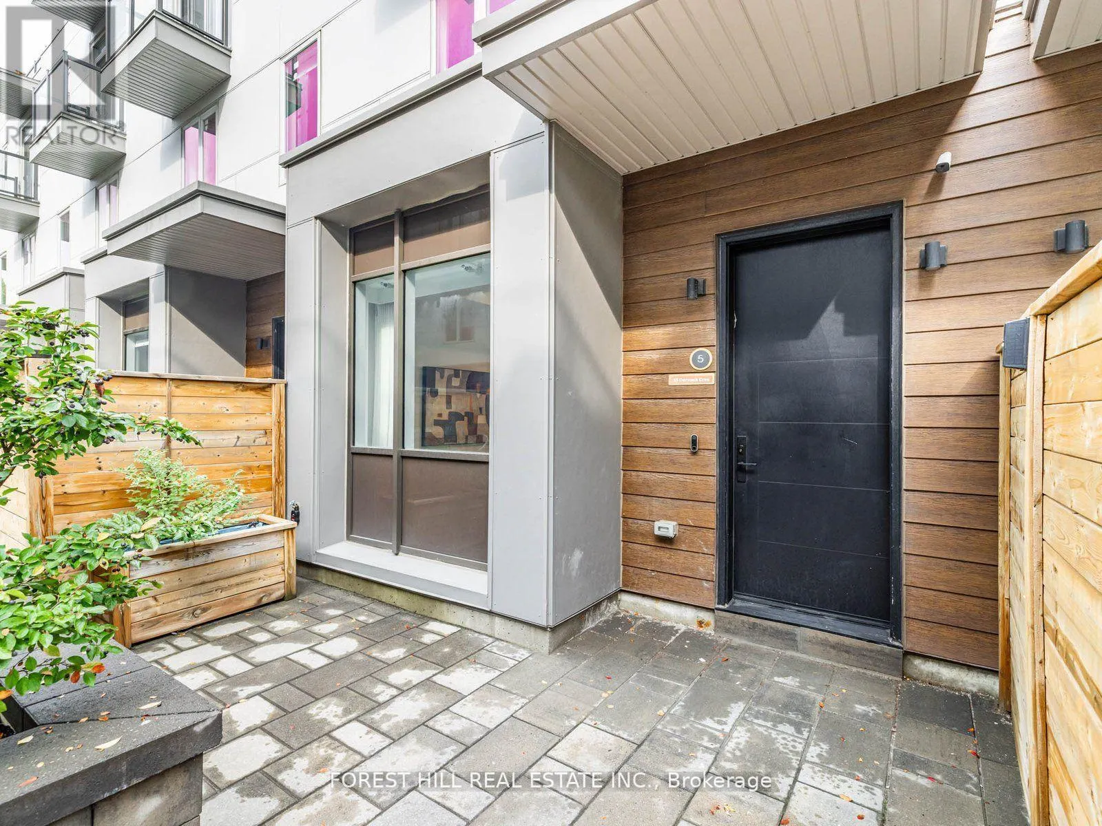 UNIT-5 - 35 DERVOCK CRESCENT