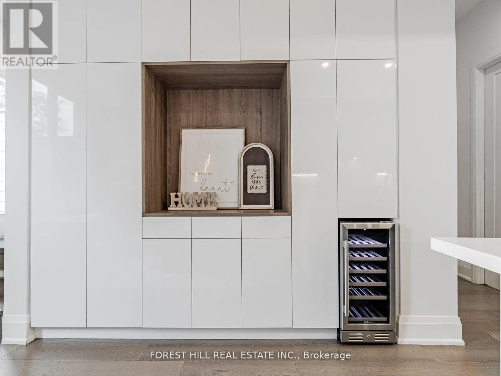 UNIT-5 - 35 DERVOCK CRESCENT