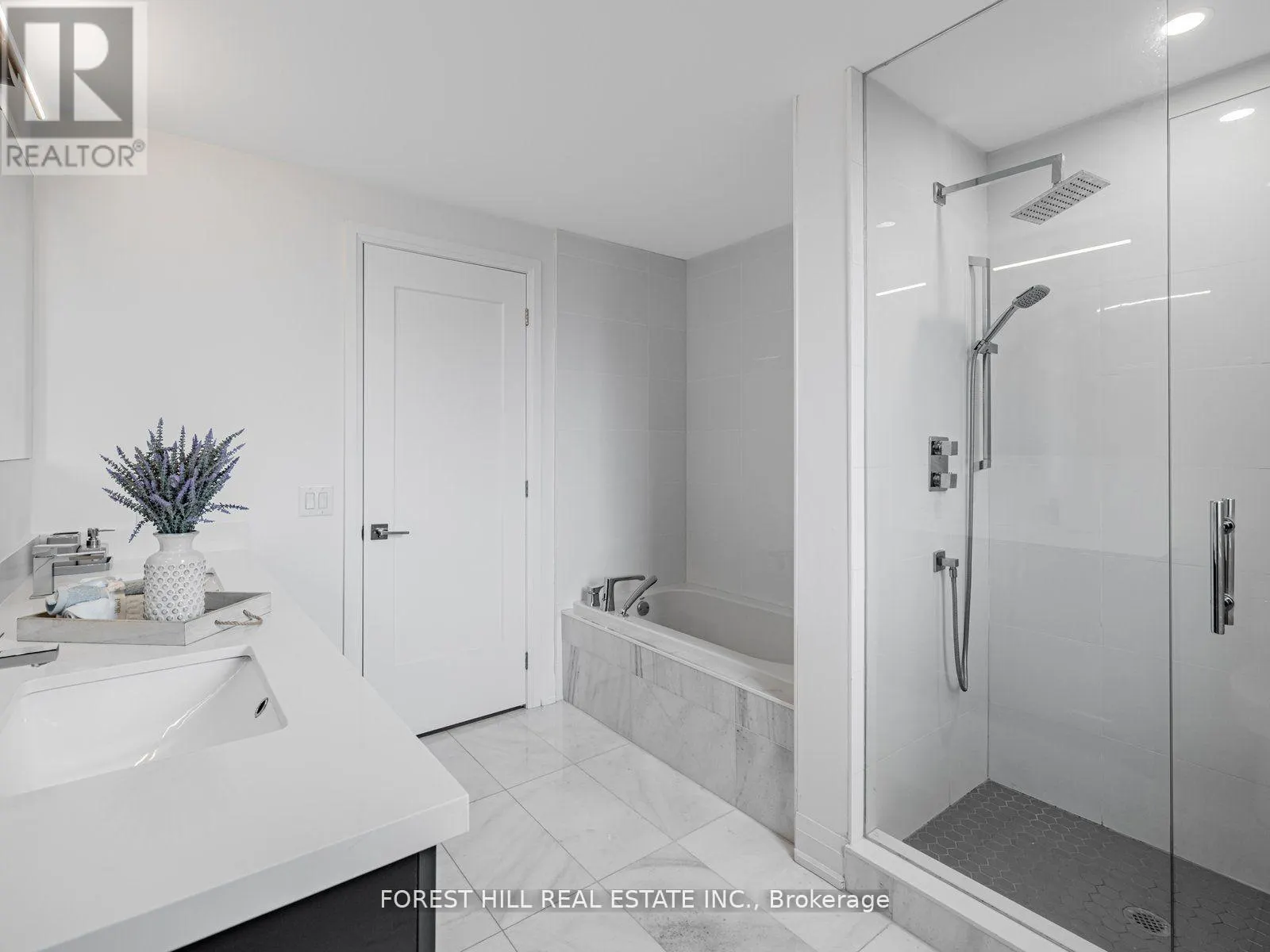 UNIT-5 - 35 DERVOCK CRESCENT