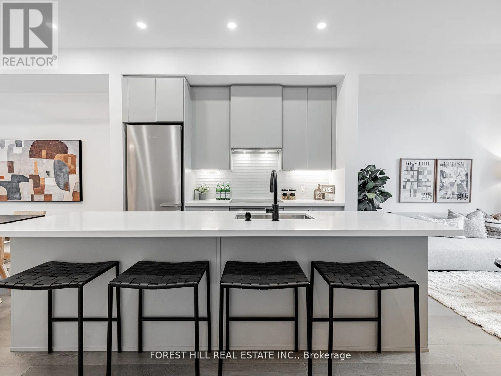 UNIT-5 - 35 DERVOCK CRESCENT