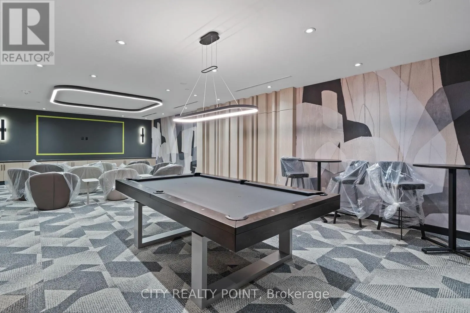 209 - 664 SPADINA AVENUE