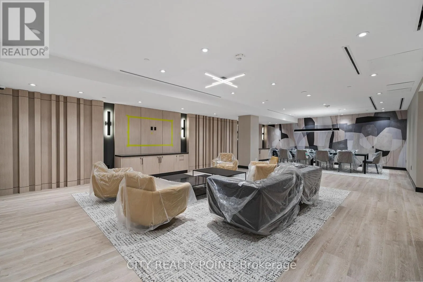 209 - 664 SPADINA AVENUE