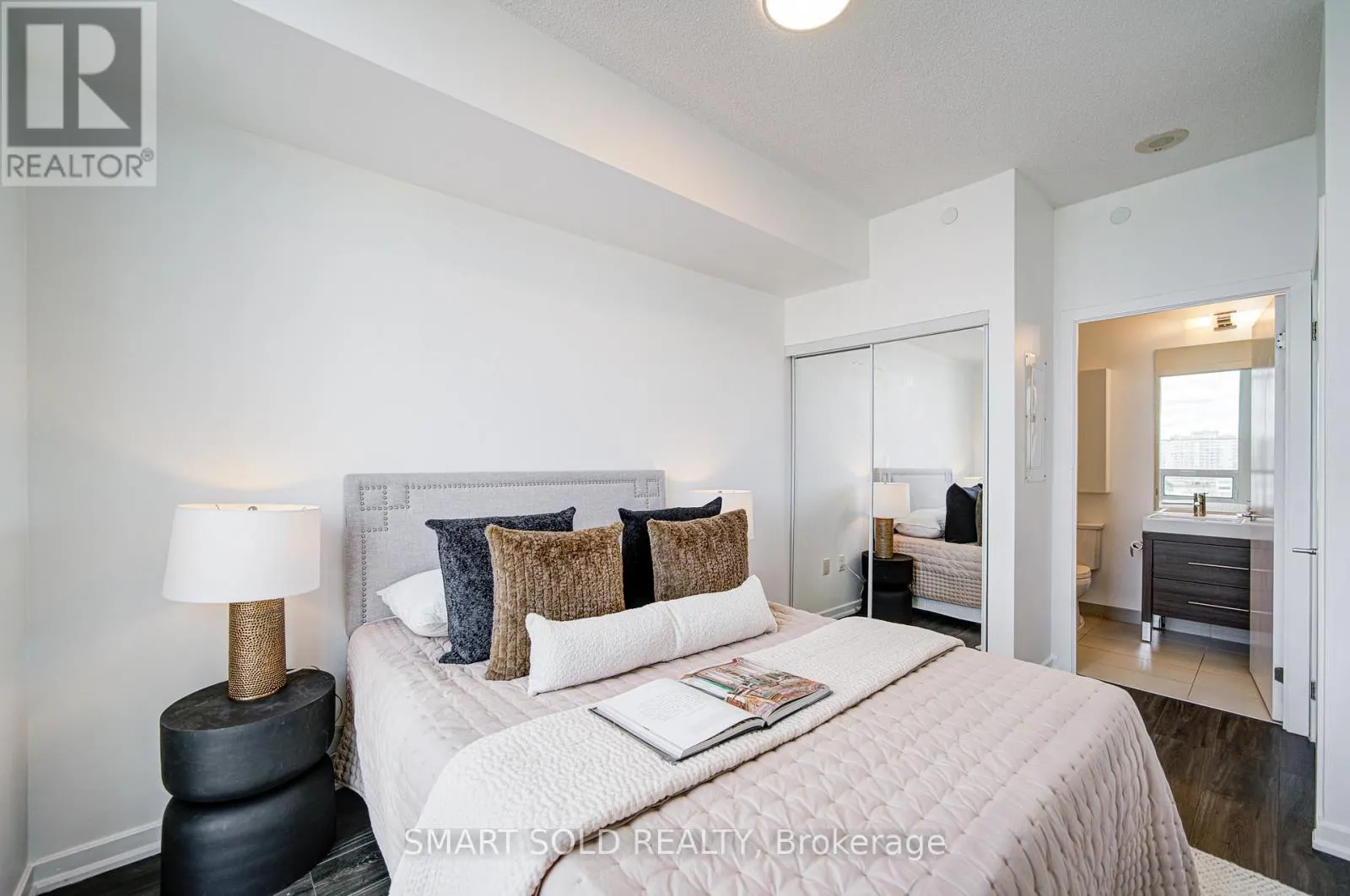 802 - 66 FOREST MANOR ROAD