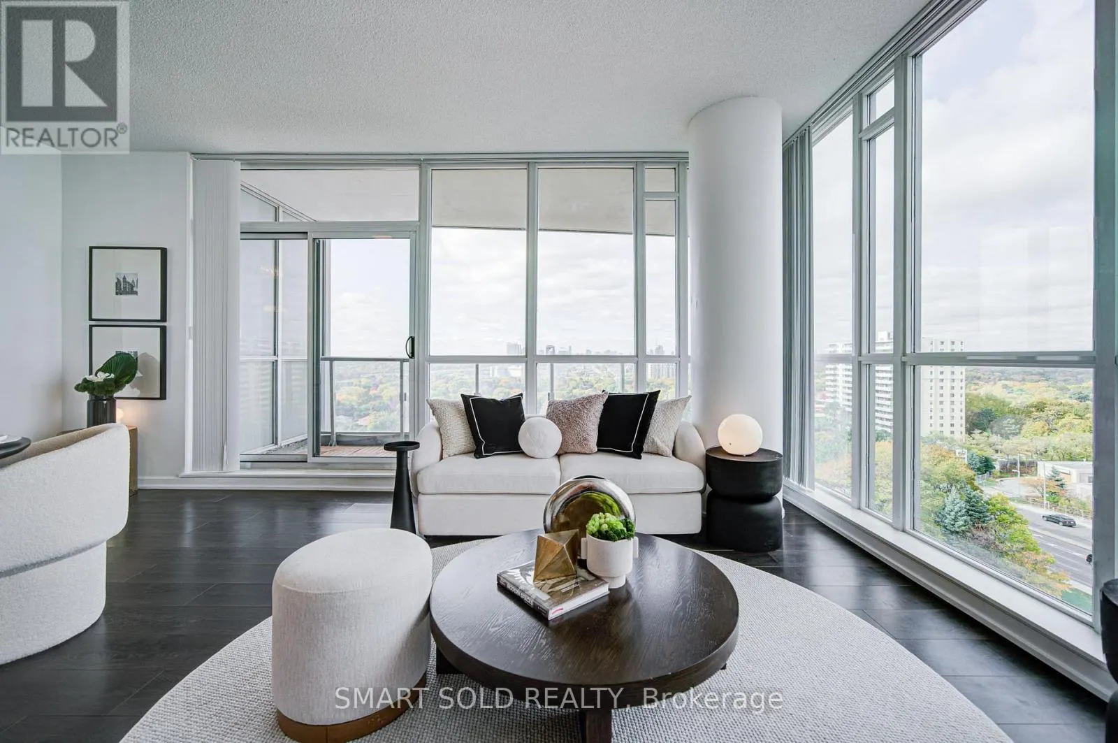 802 - 66 FOREST MANOR ROAD