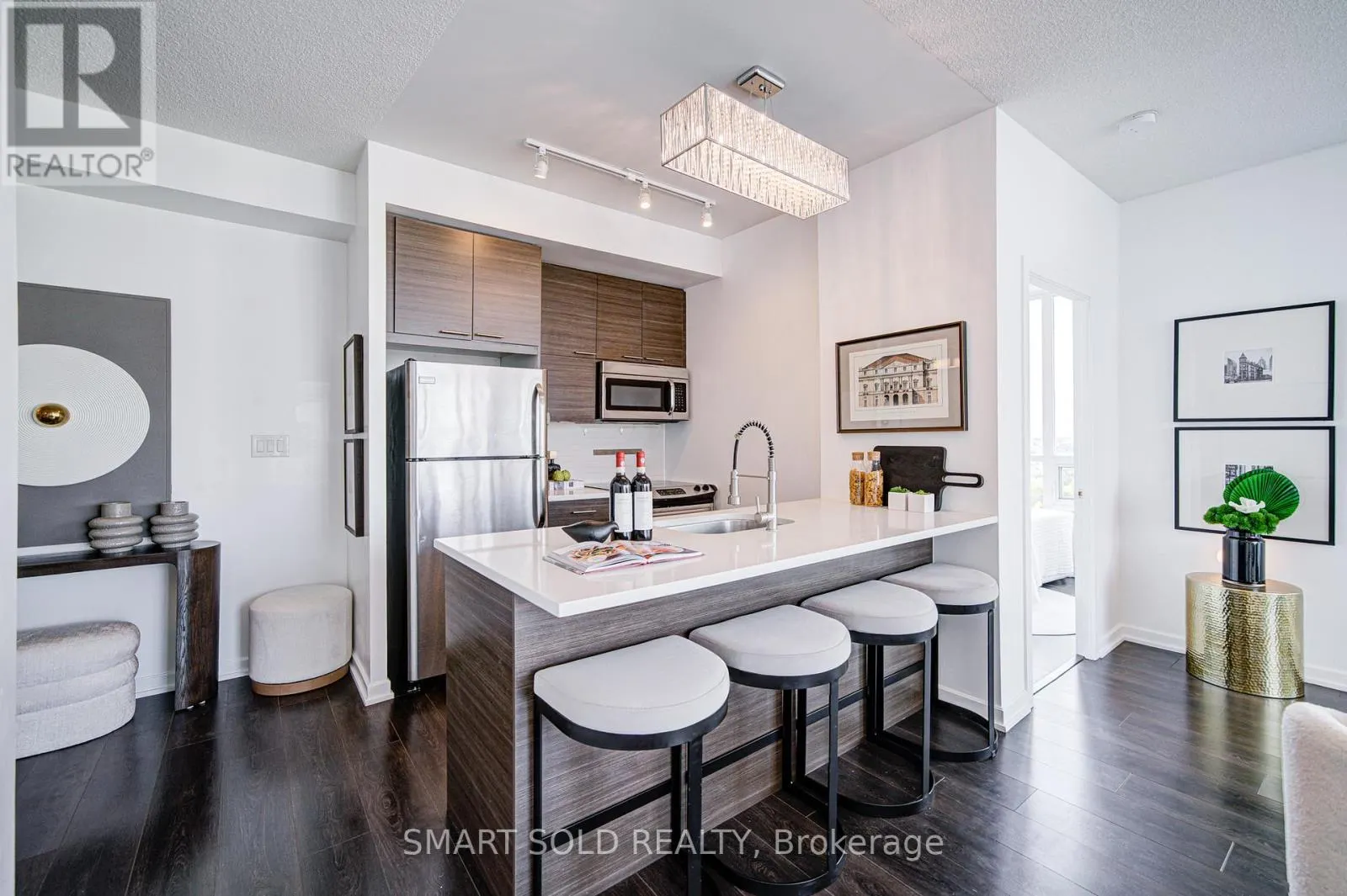 802 - 66 FOREST MANOR ROAD