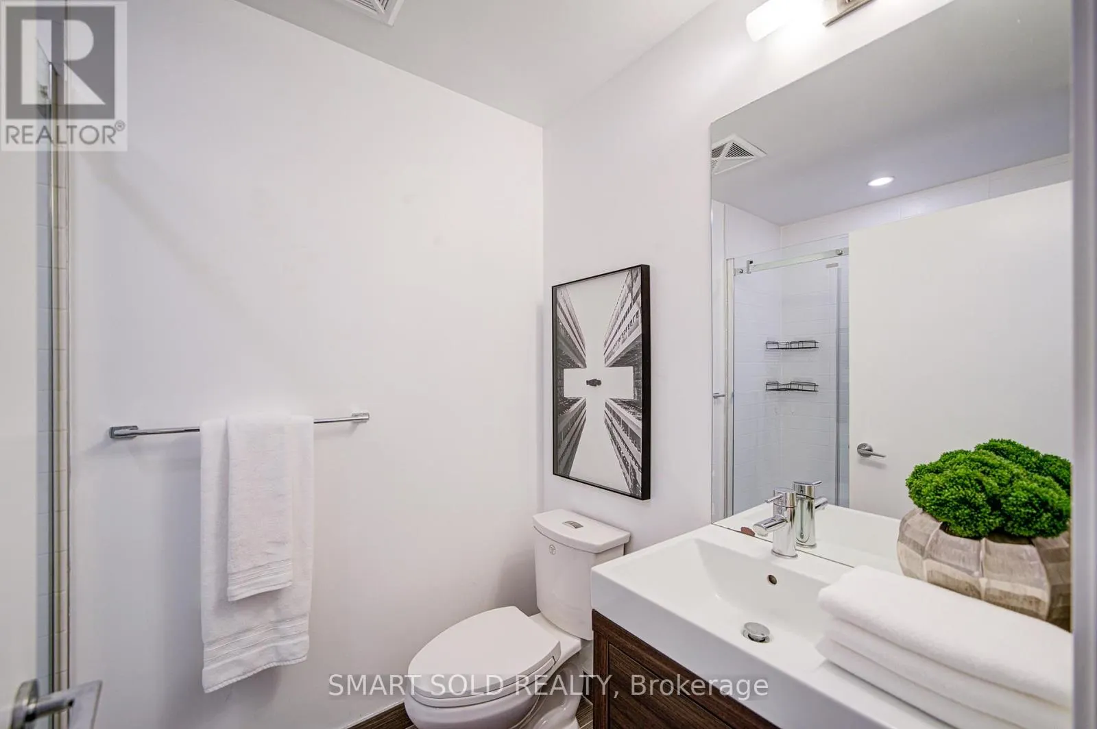 802 - 66 FOREST MANOR ROAD