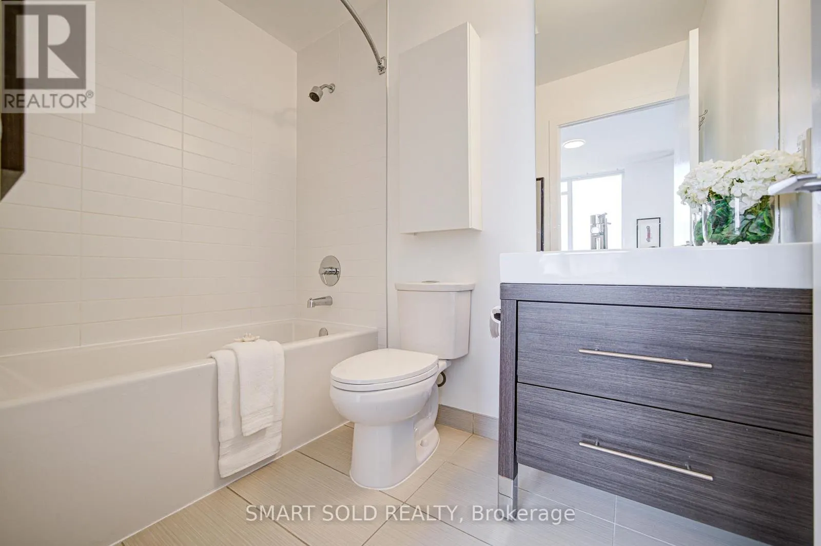 802 - 66 FOREST MANOR ROAD