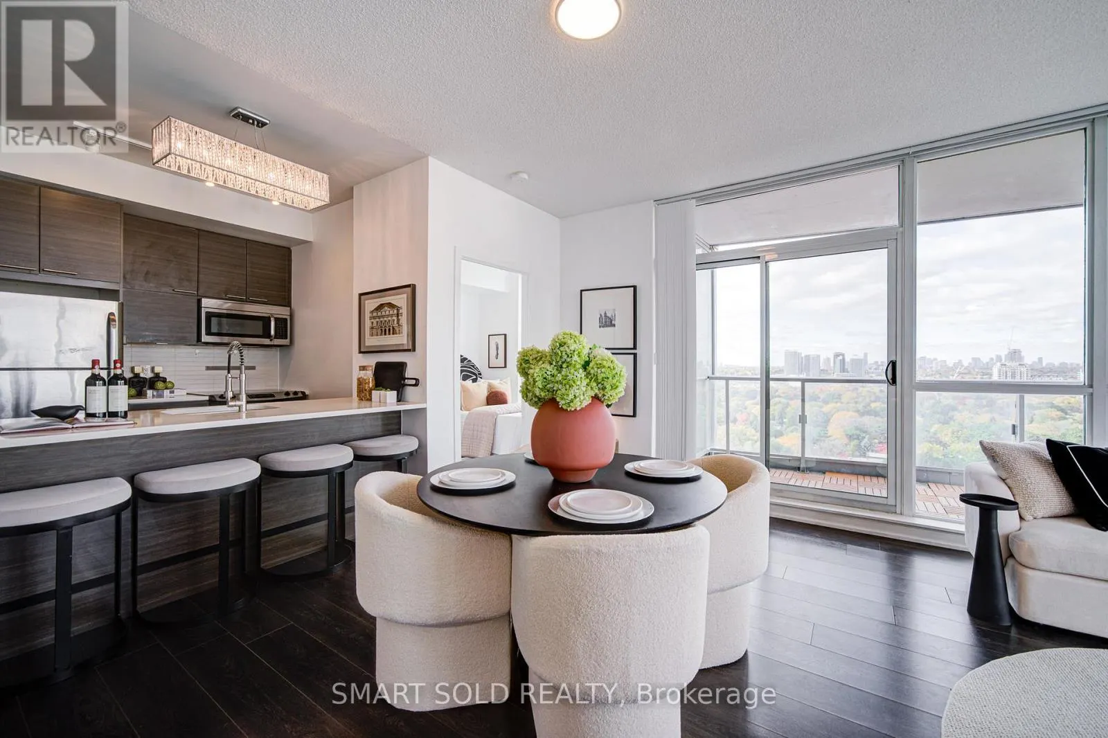 802 - 66 FOREST MANOR ROAD