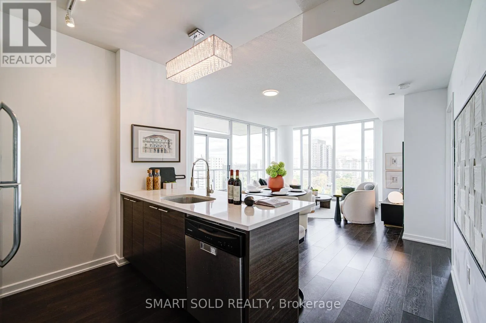 802 - 66 FOREST MANOR ROAD