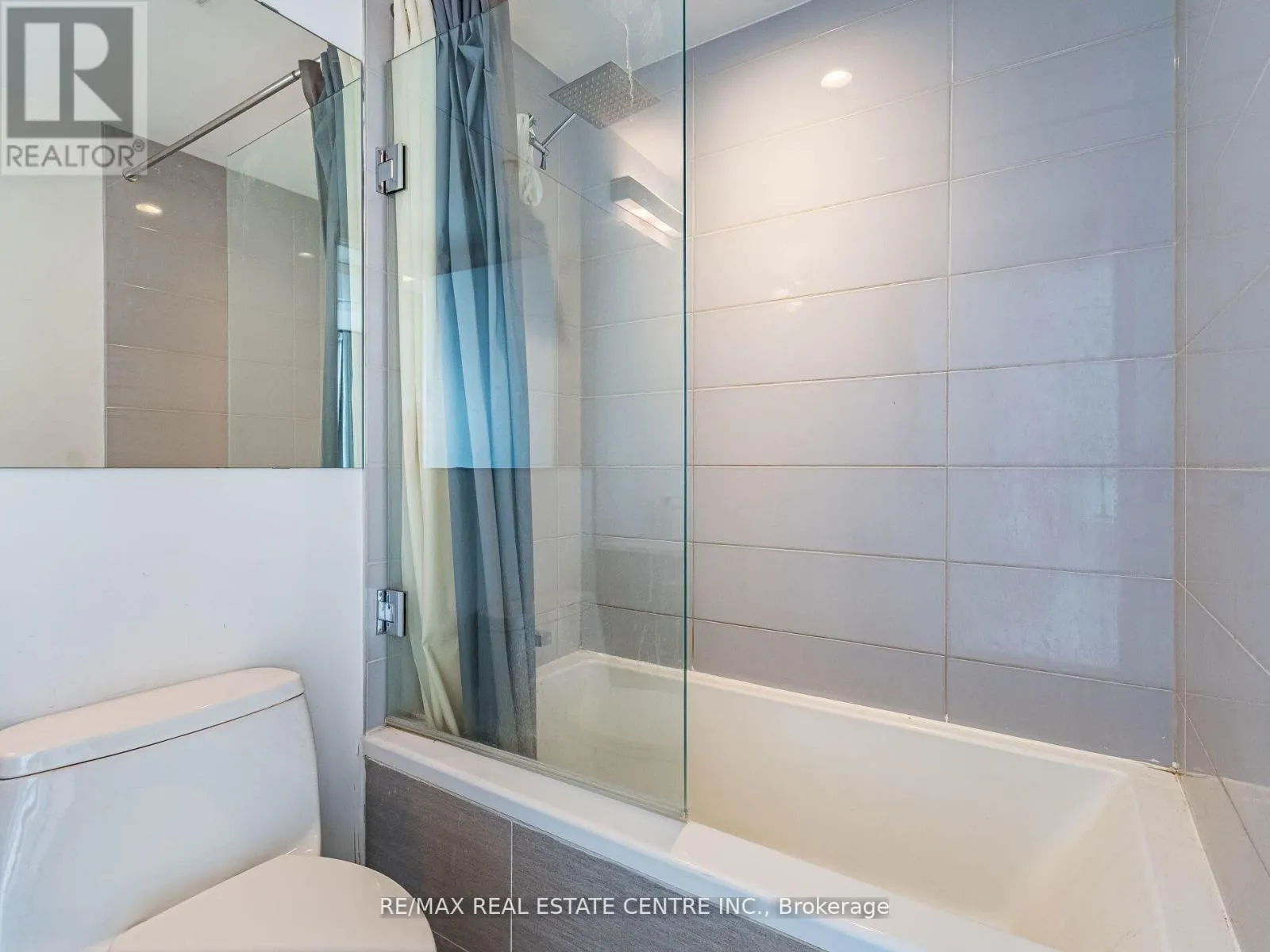 3302 - 28 WELLESLEY STREET