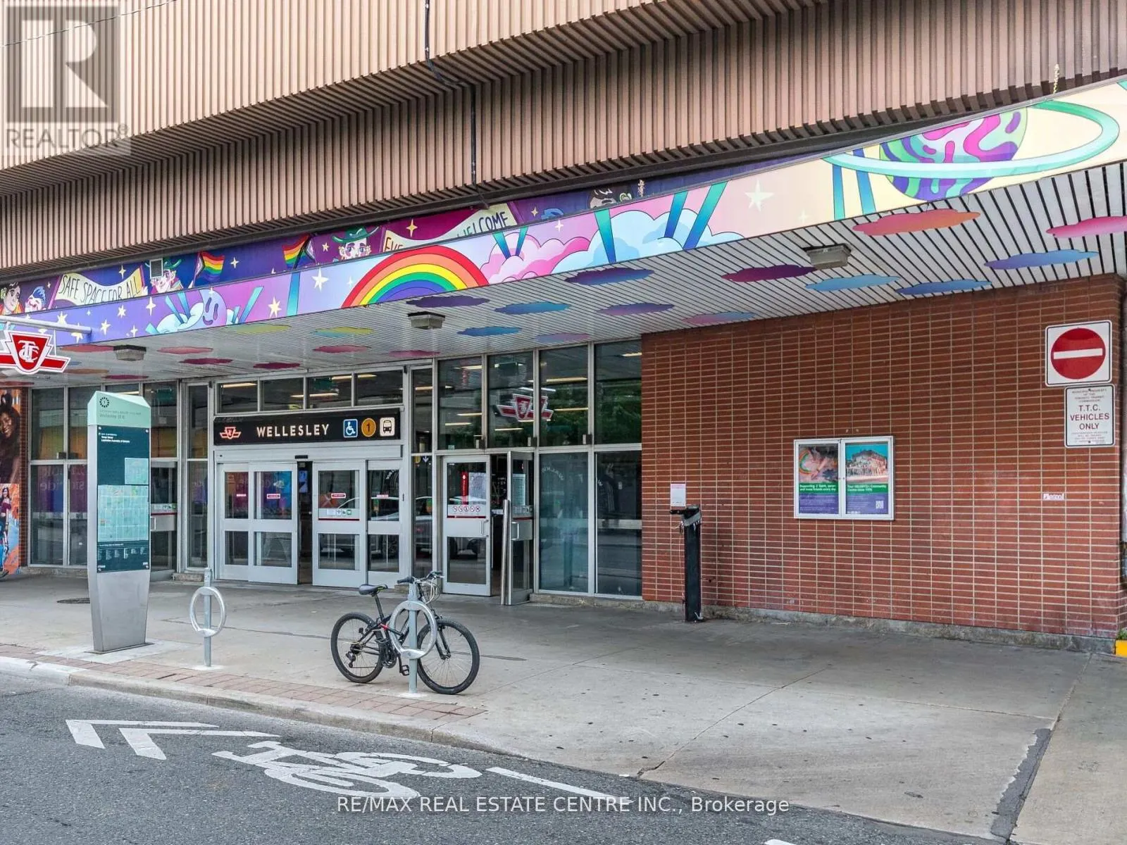 3302 - 28 WELLESLEY STREET