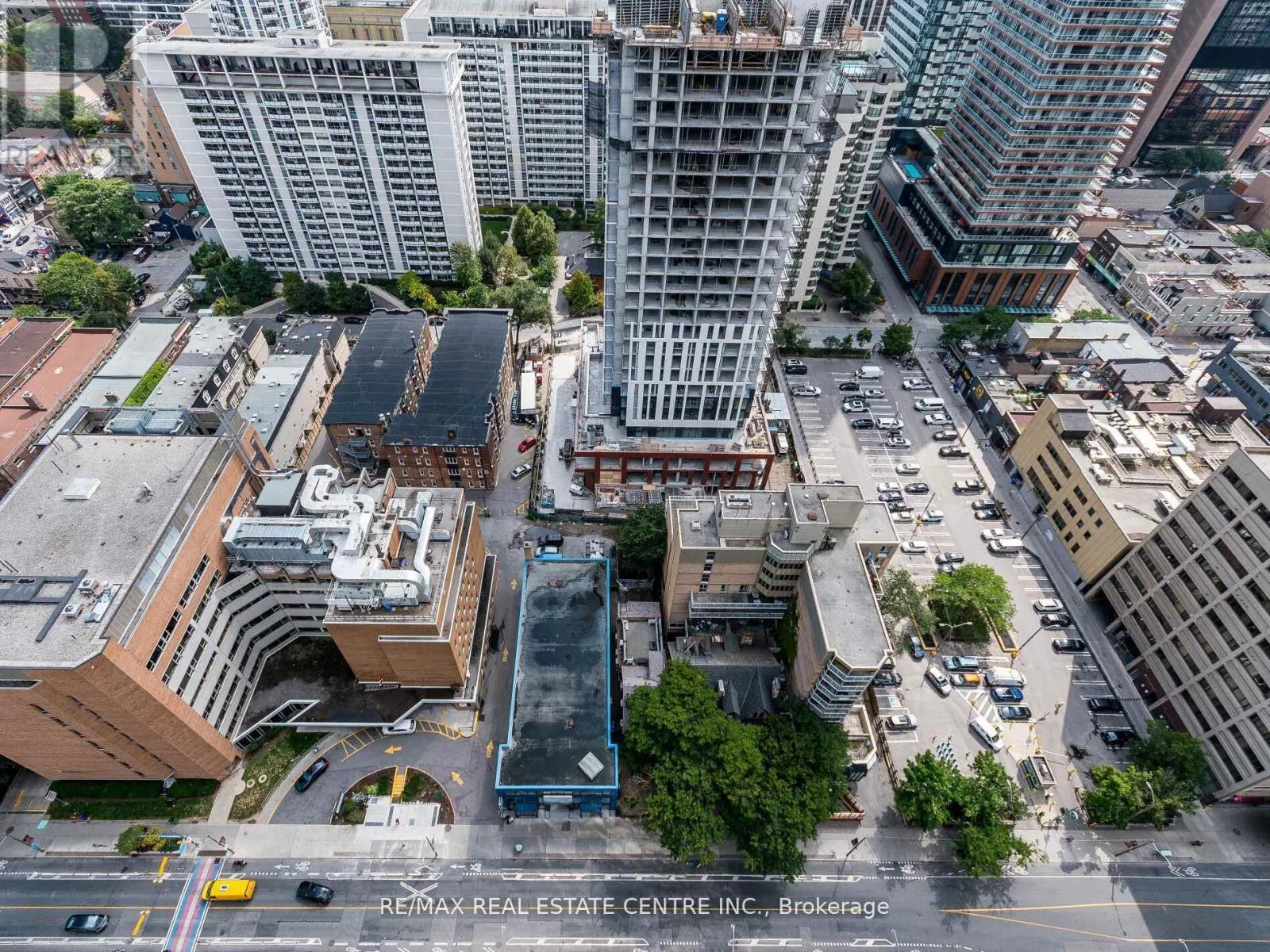 3302 - 28 WELLESLEY STREET