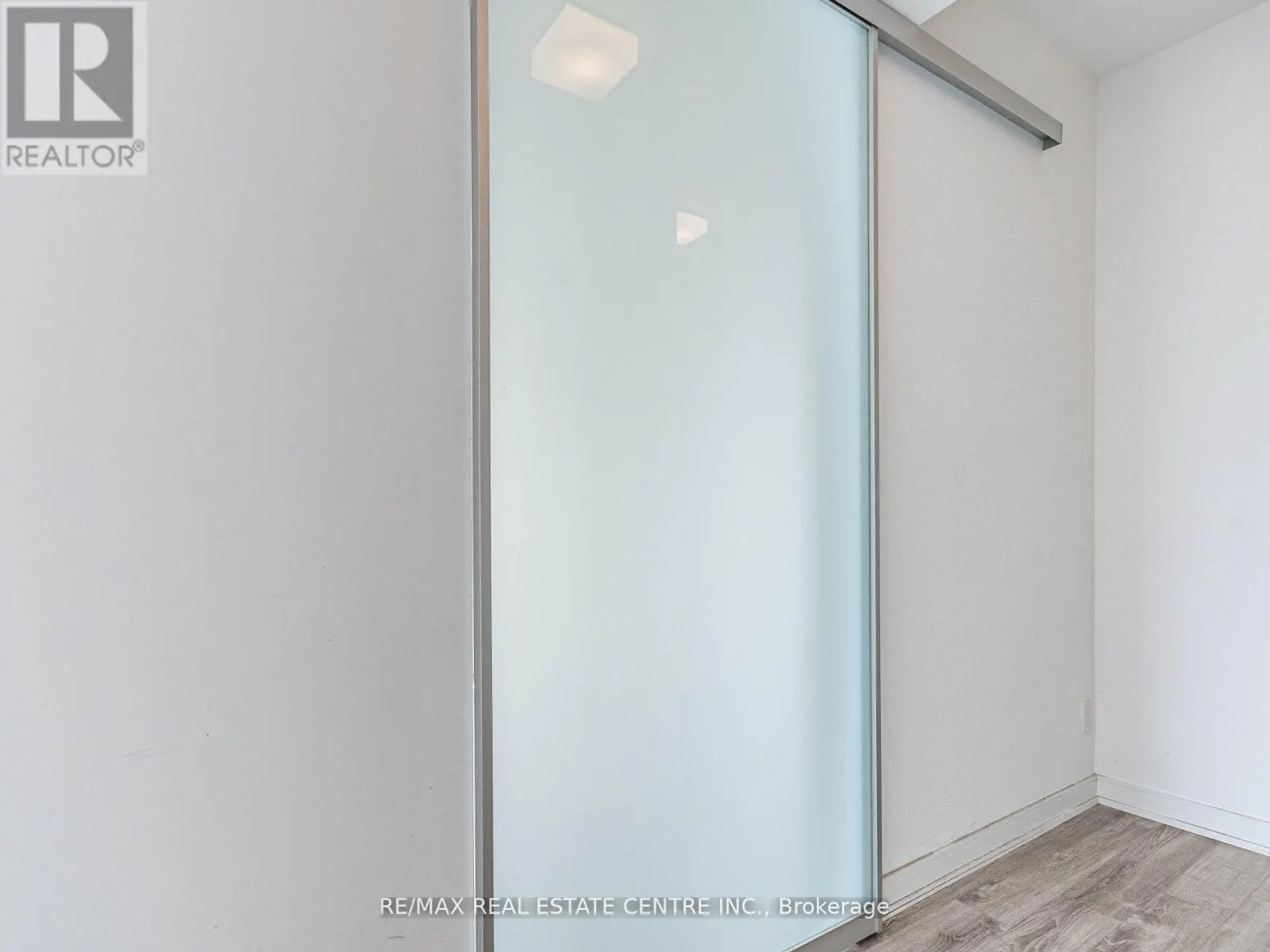 3302 - 28 WELLESLEY STREET